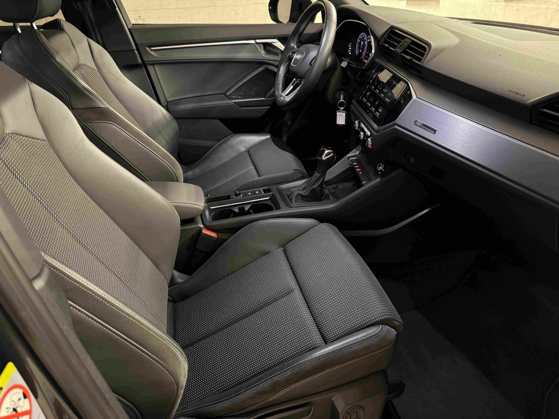 AUDI Q3 35 TFSI S line Attraction S-tronic-image-12