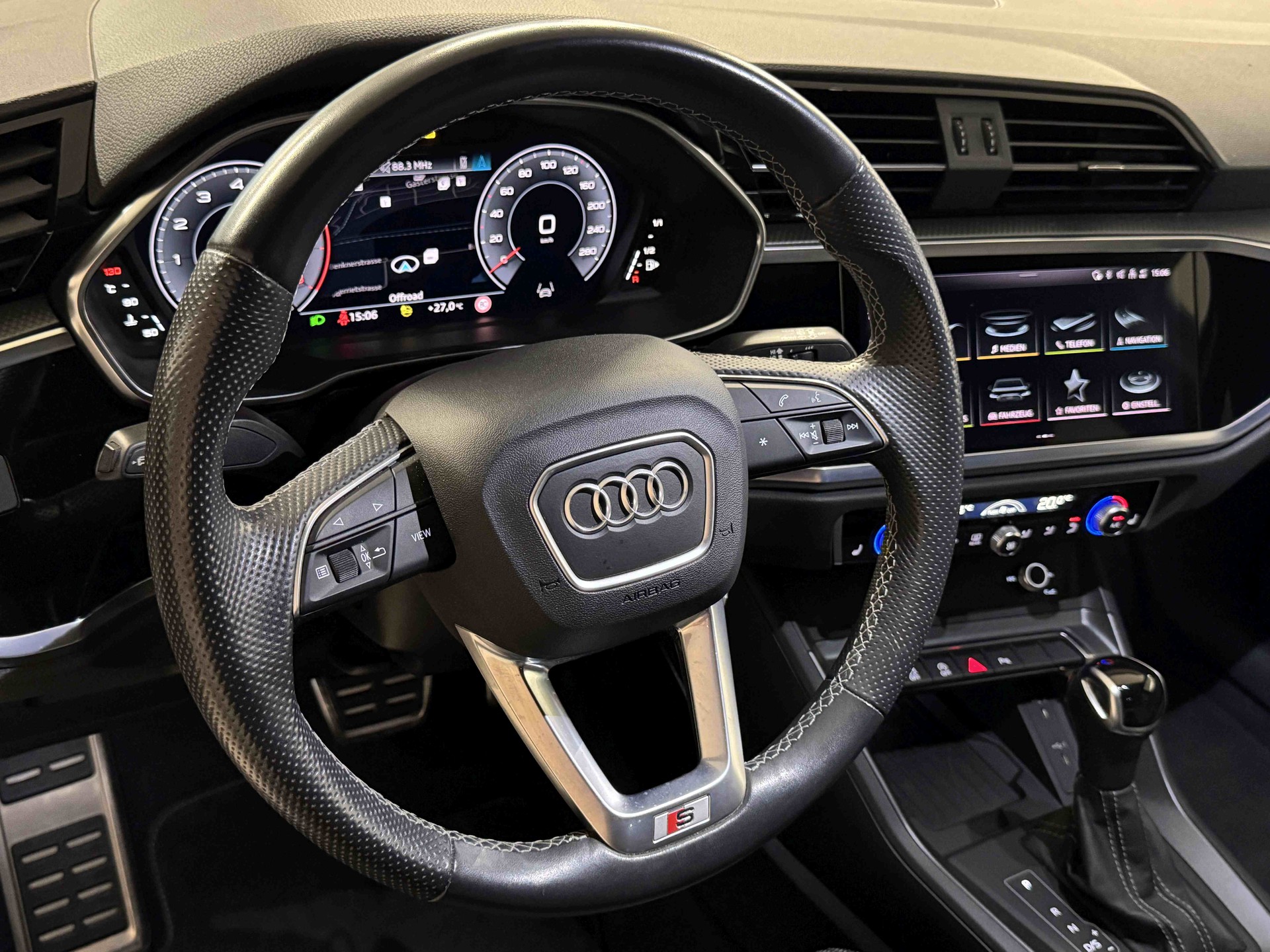 AUDI Q3 35 TFSI S line Attraction S-tronic-image-9