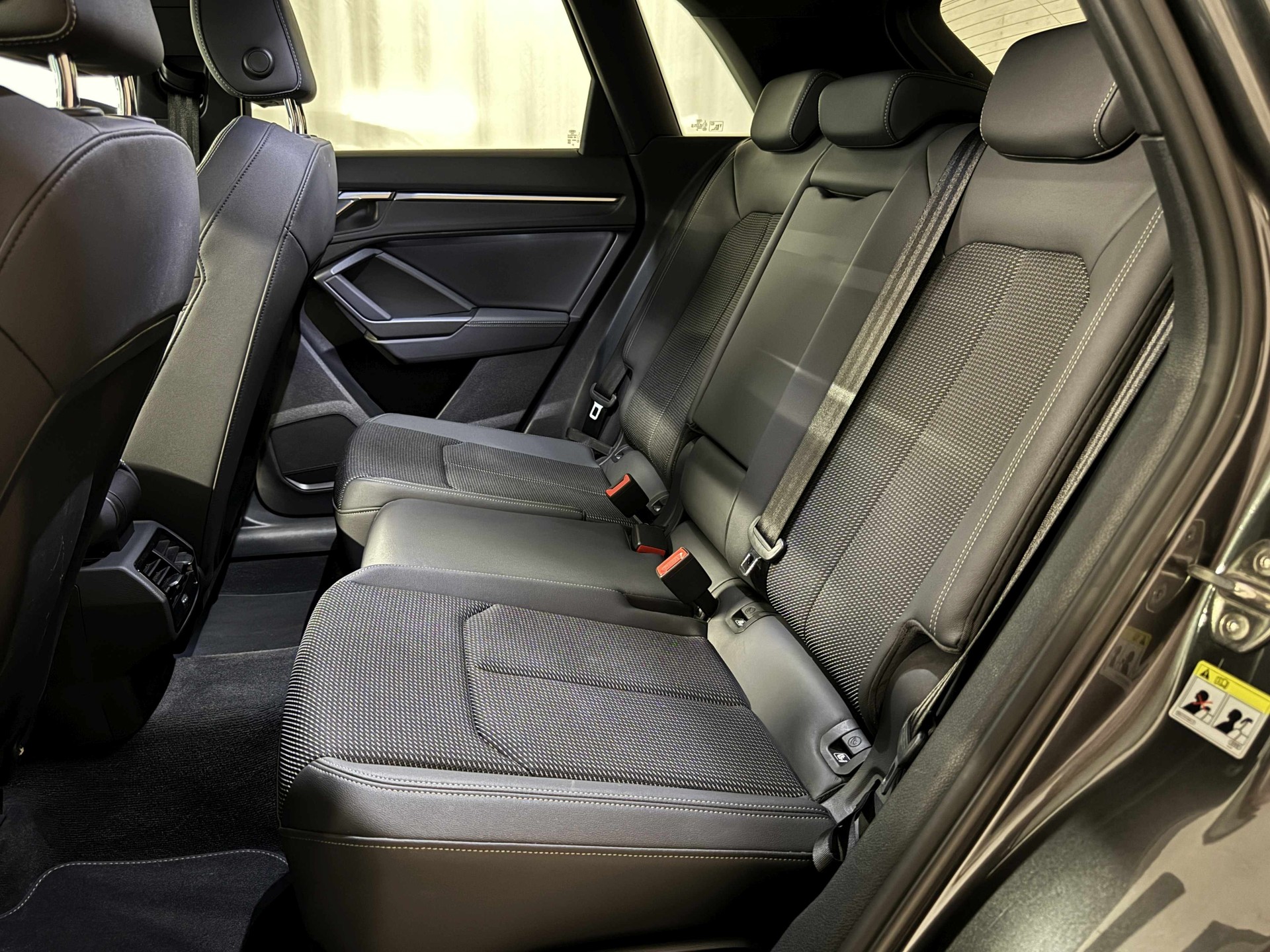 AUDI Q3 35 TFSI S line Attraction S-tronic-image-13