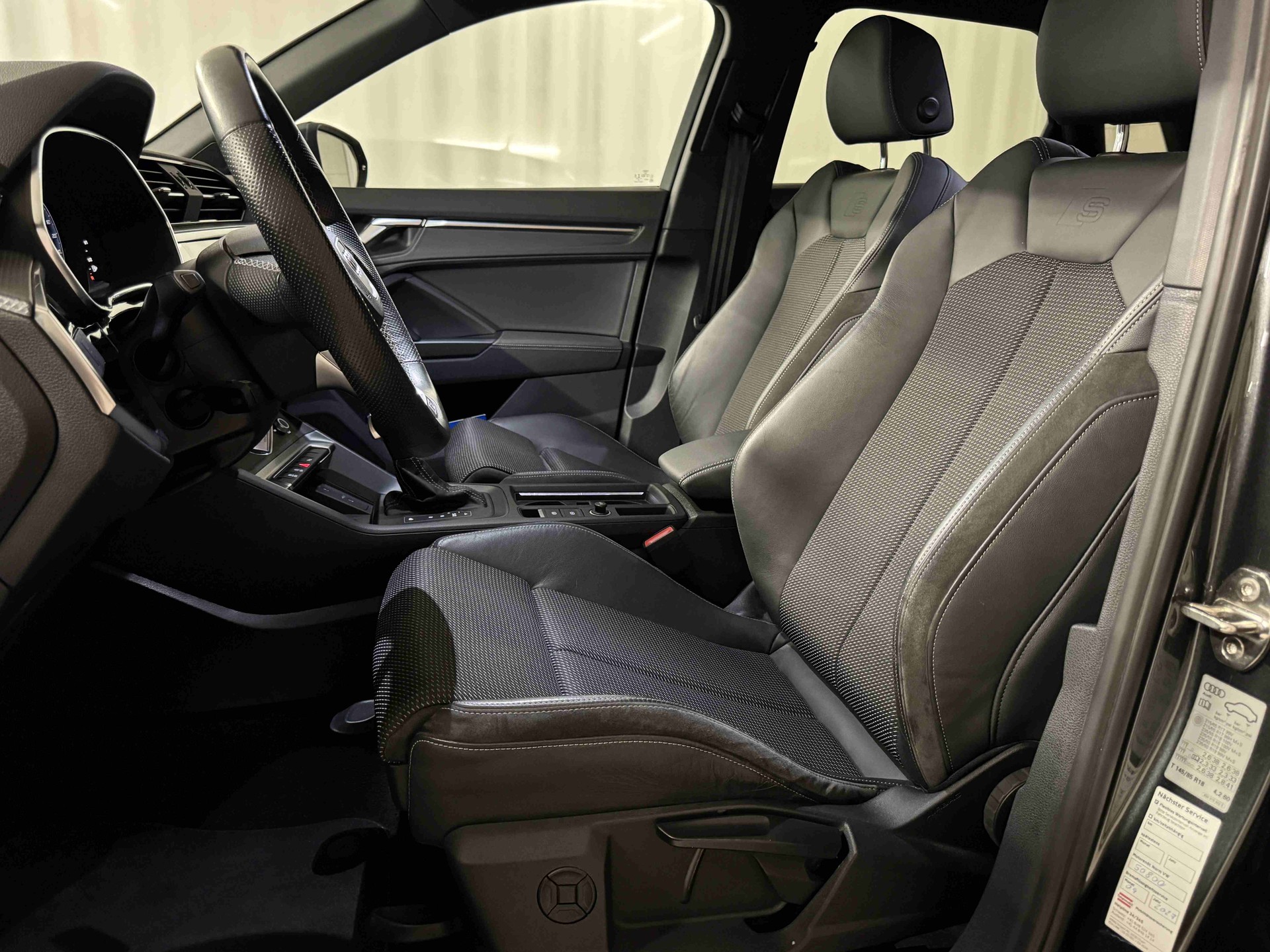 AUDI Q3 35 TFSI S line Attraction S-tronic-image-8