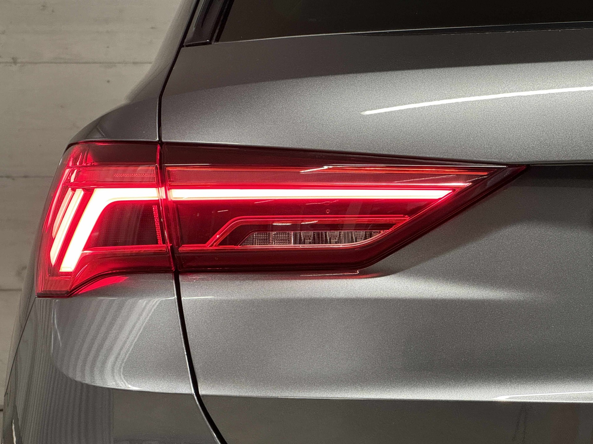 AUDI Q3 35 TFSI S line Attraction S-tronic-image-4