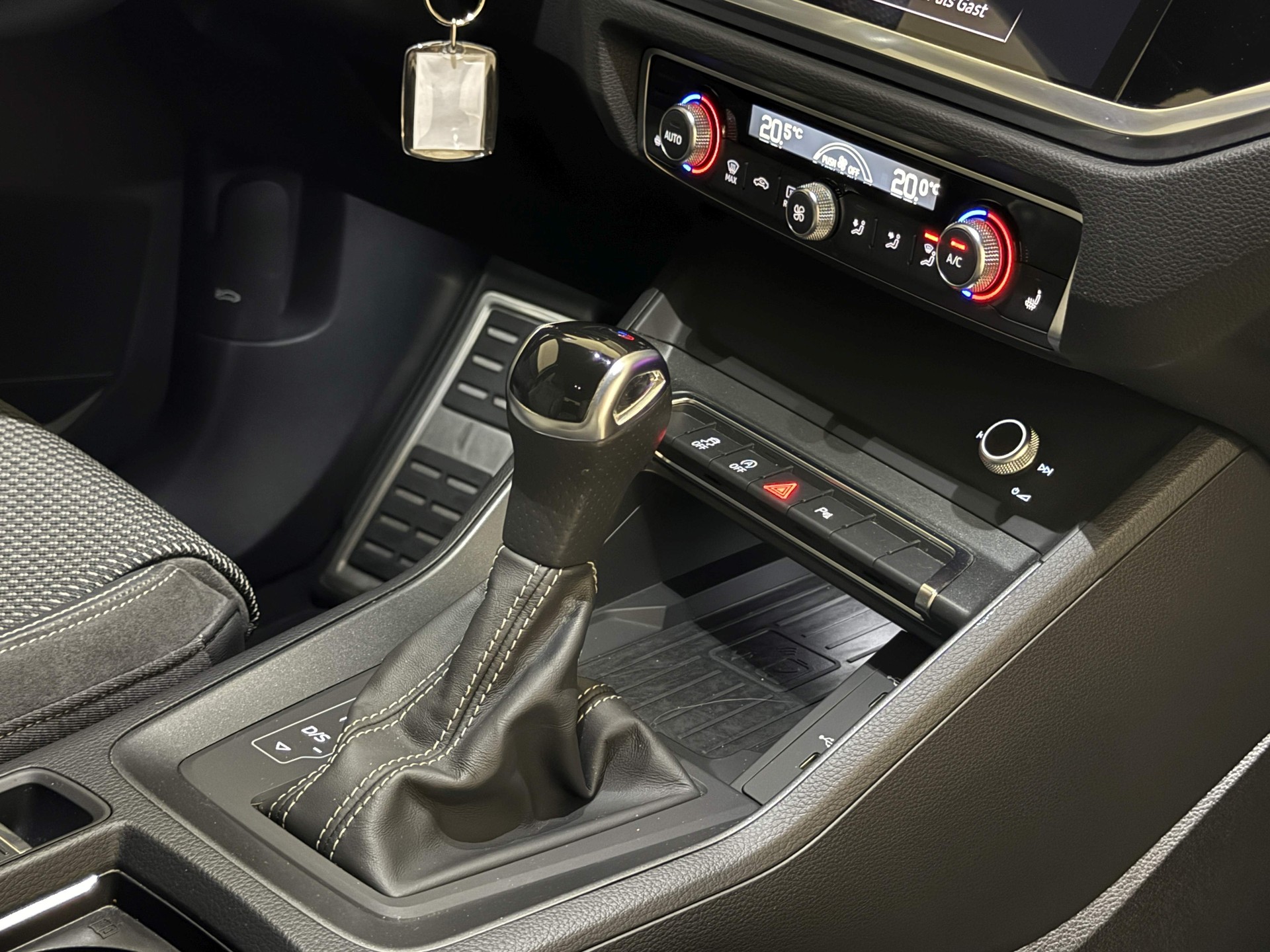 AUDI Q3 35 TFSI S line Attraction S-tronic-image-10