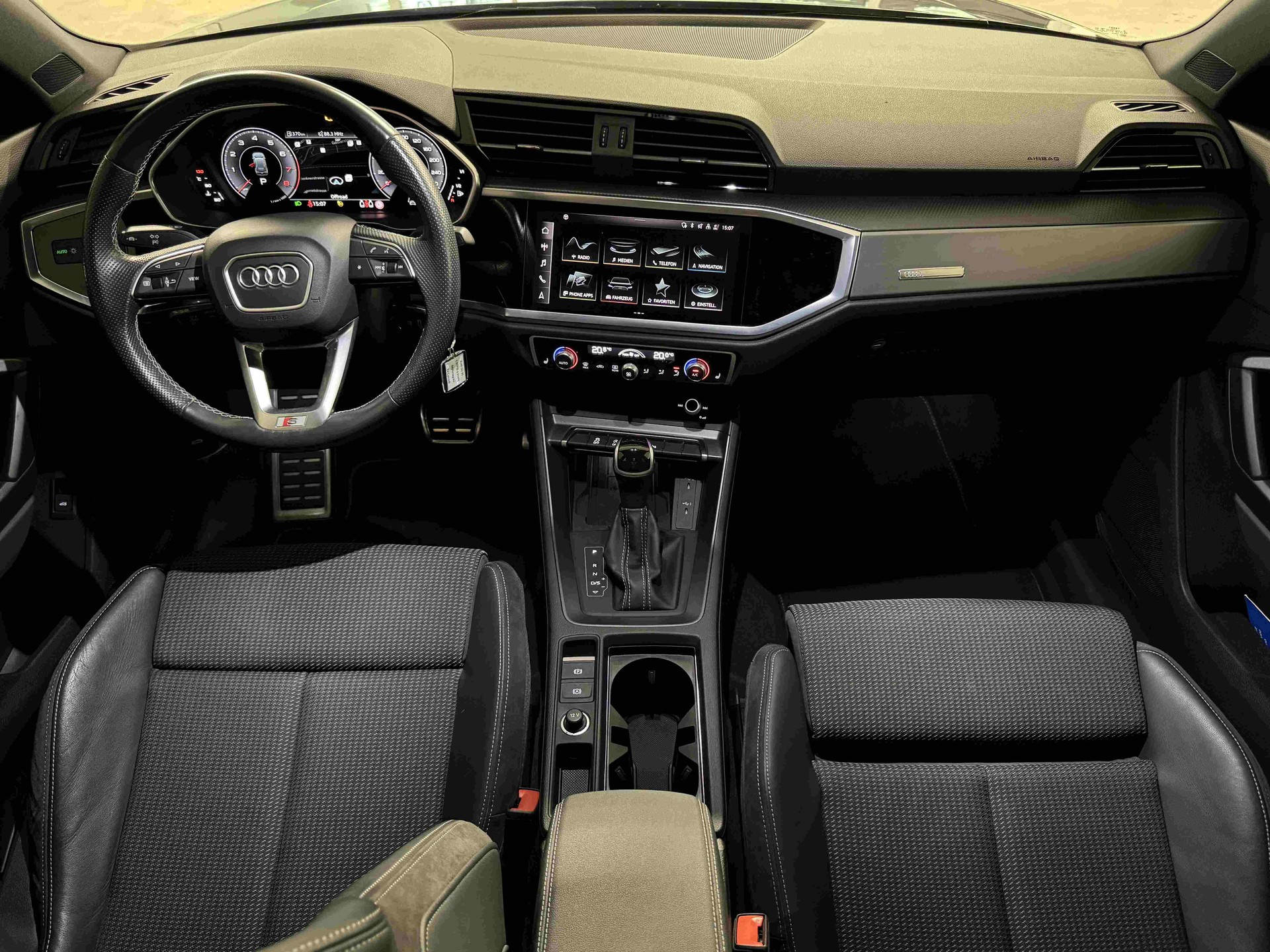 AUDI Q3 35 TFSI S line Attraction S-tronic-image-11