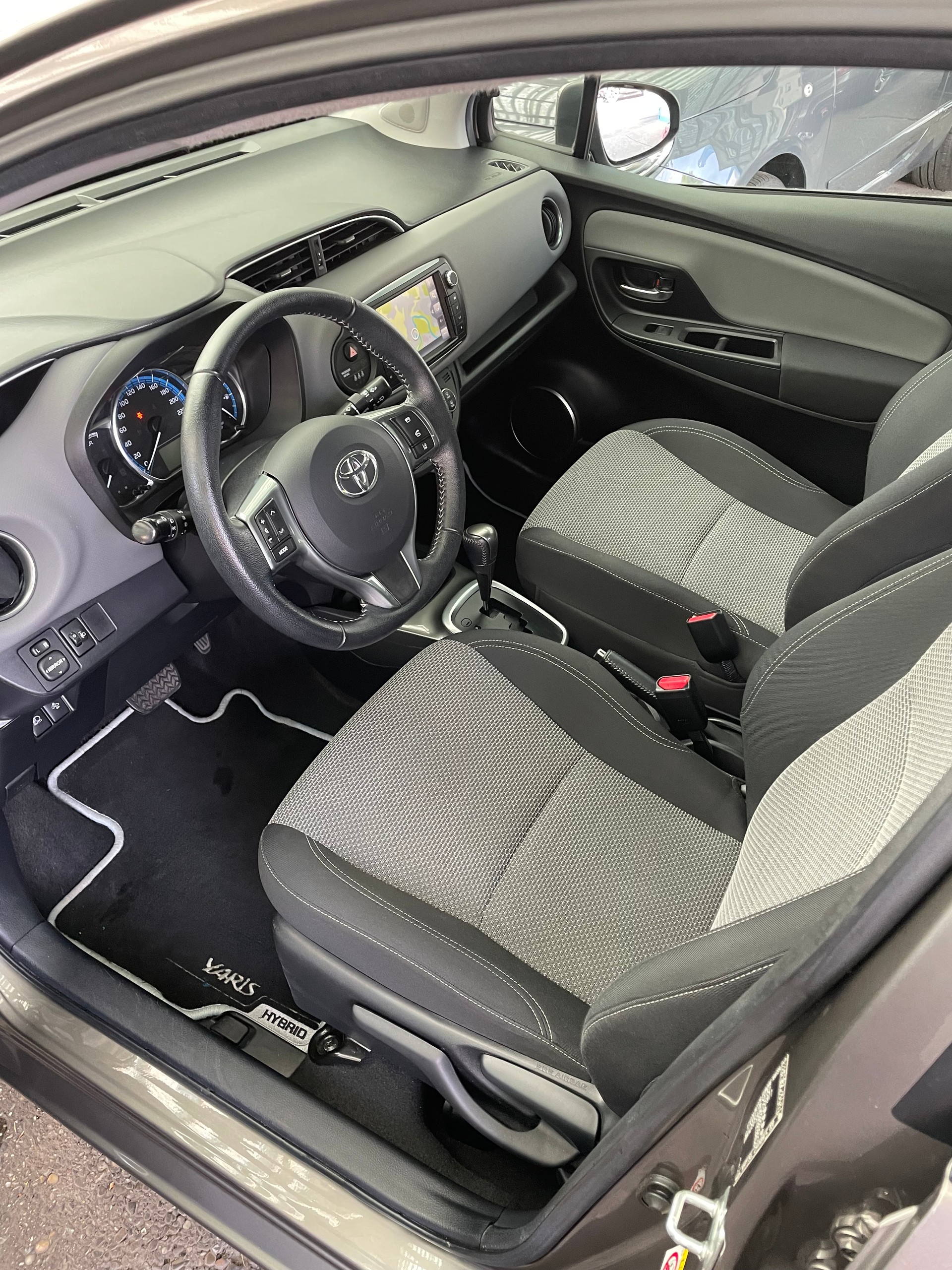 TOYOTA Yaris 1.5 VVT-i Hybrid Style e-CVT-image-6