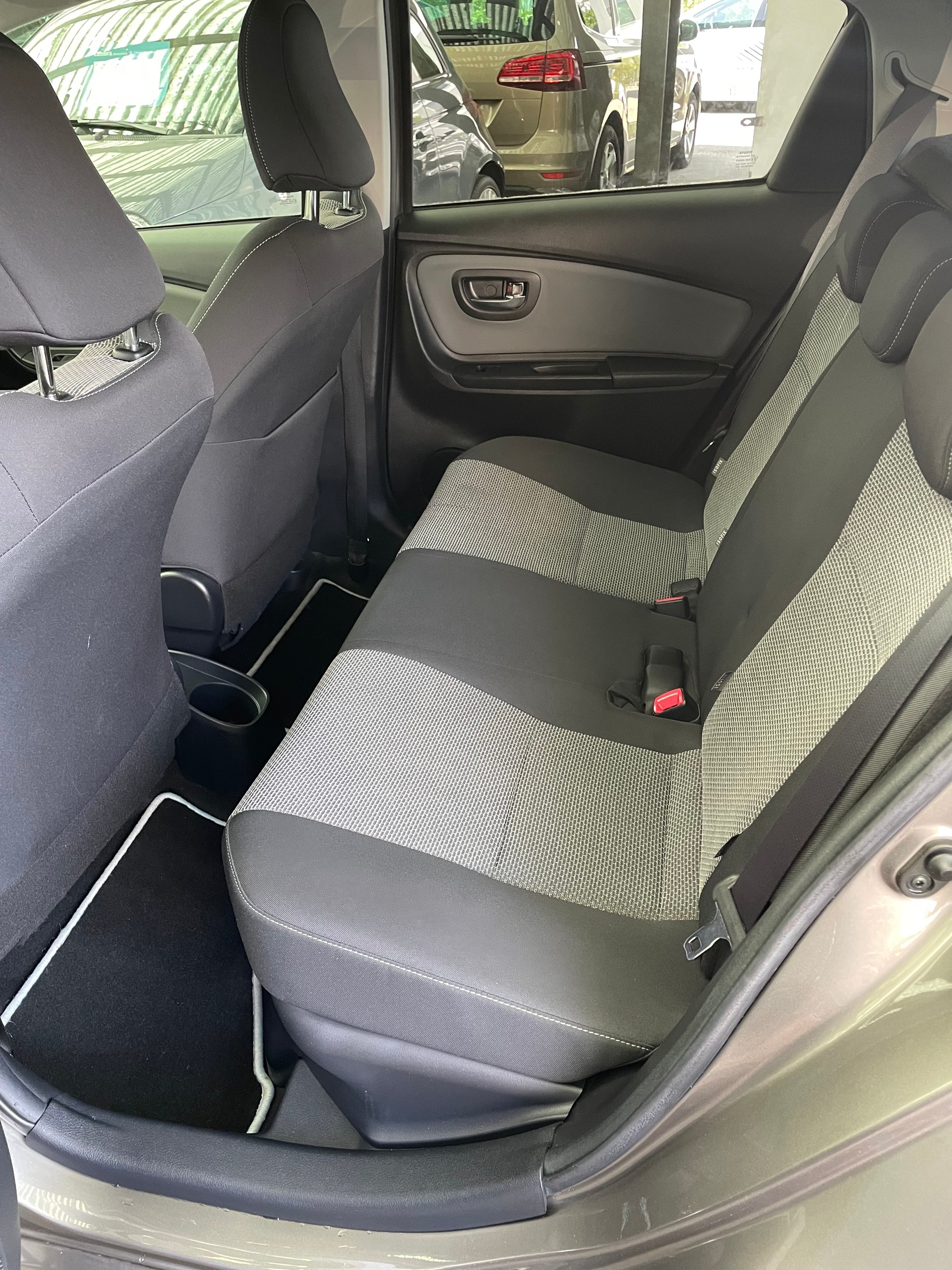 TOYOTA Yaris 1.5 VVT-i Hybrid Style e-CVT-image-8