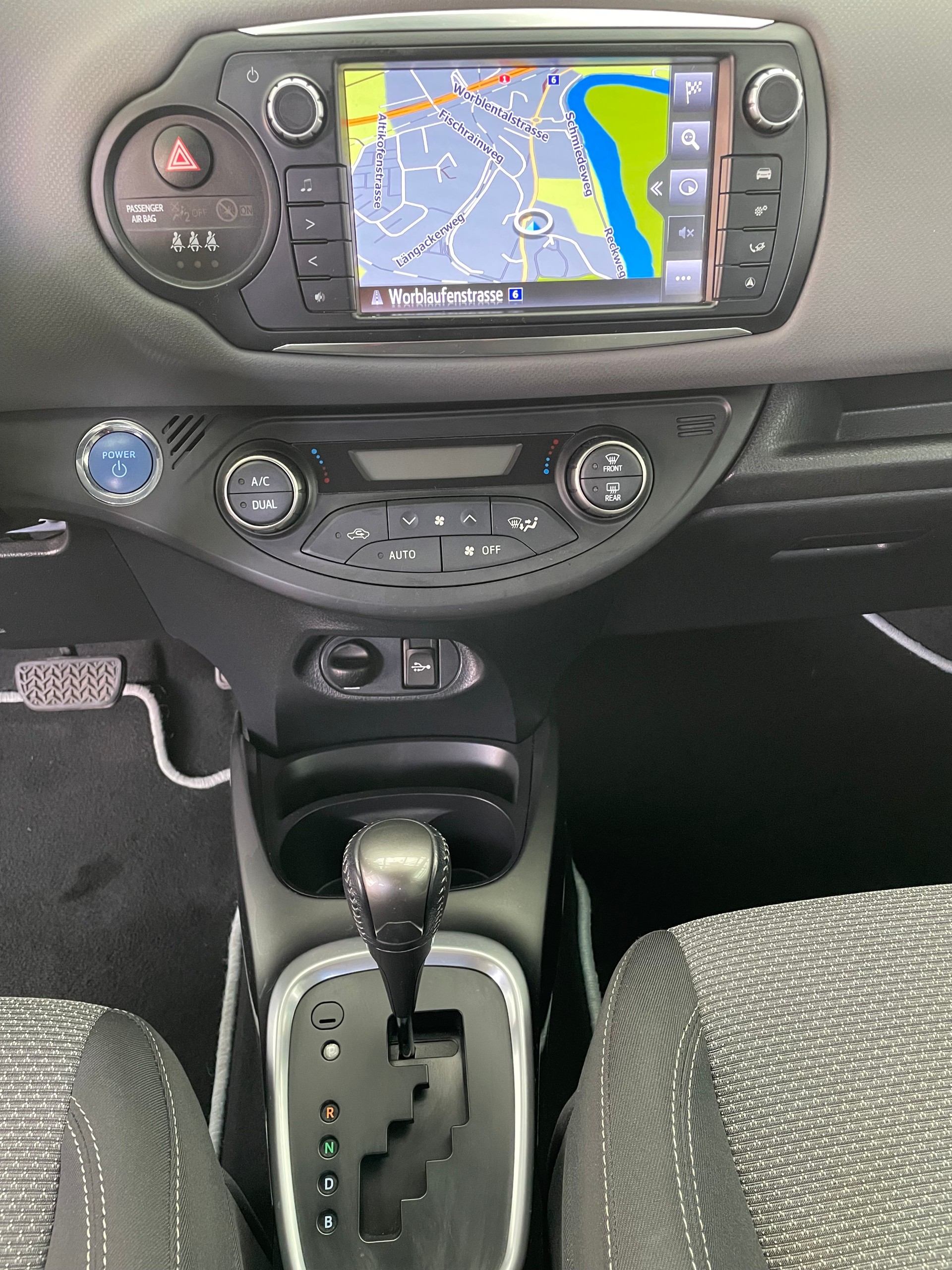 TOYOTA Yaris 1.5 VVT-i Hybrid Style e-CVT-image-10