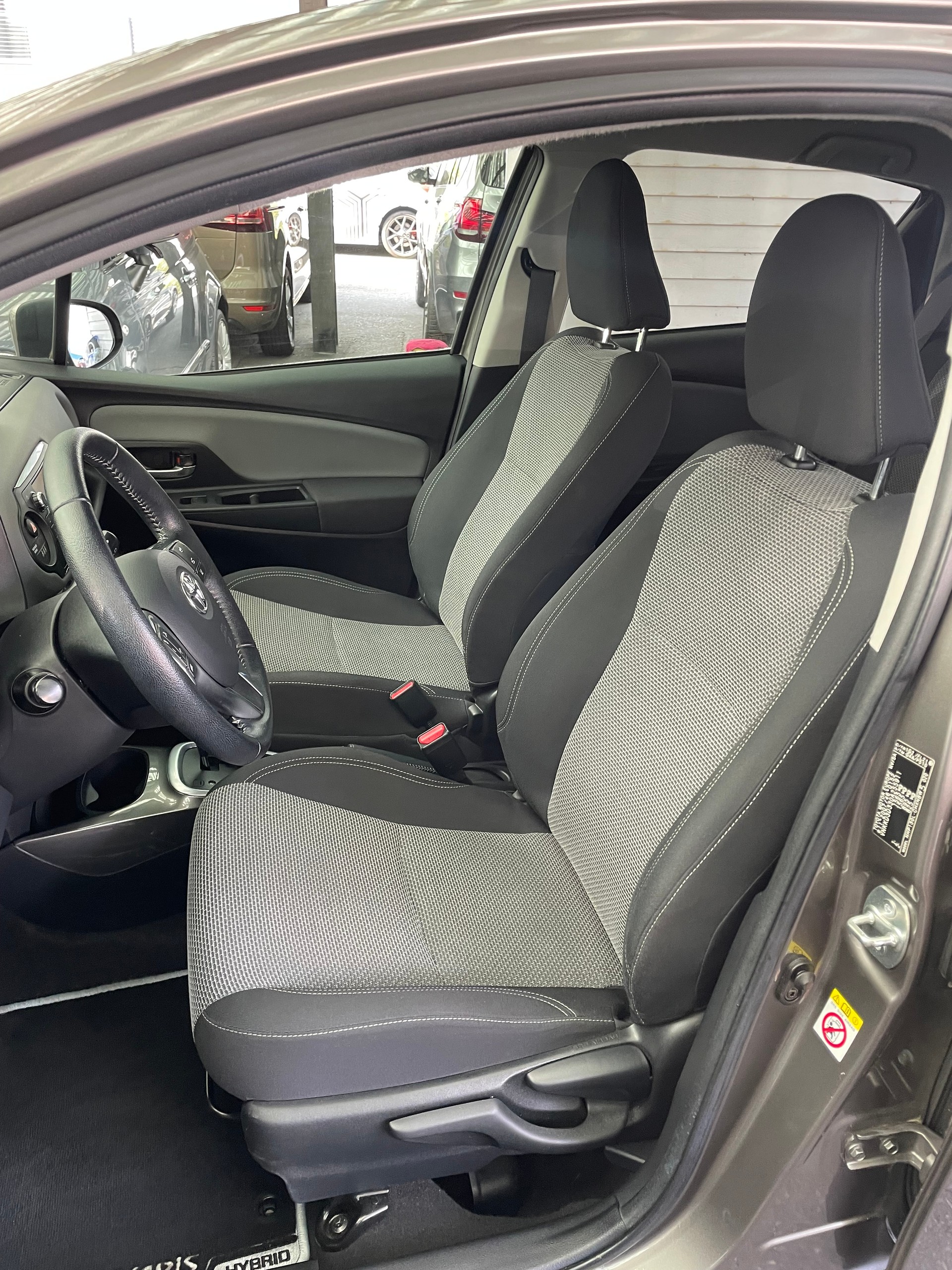 TOYOTA Yaris 1.5 VVT-i Hybrid Style e-CVT-image-7