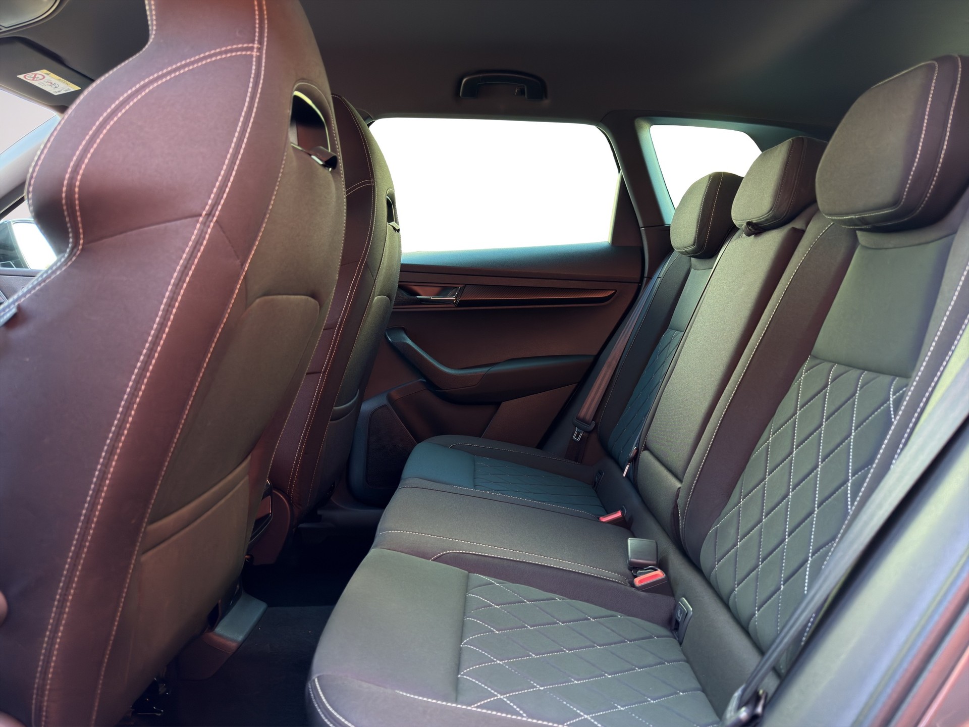 SKODA Karoq 2.0 TSI SportLine 4x4 DSG-image-14