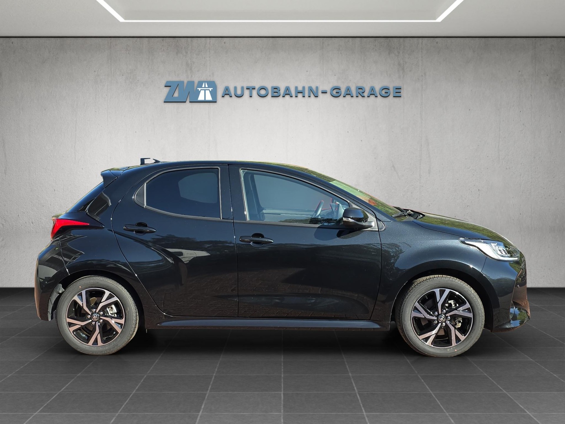 TOYOTA Yaris 1.5 VVT-i HSD Trend-image-5
