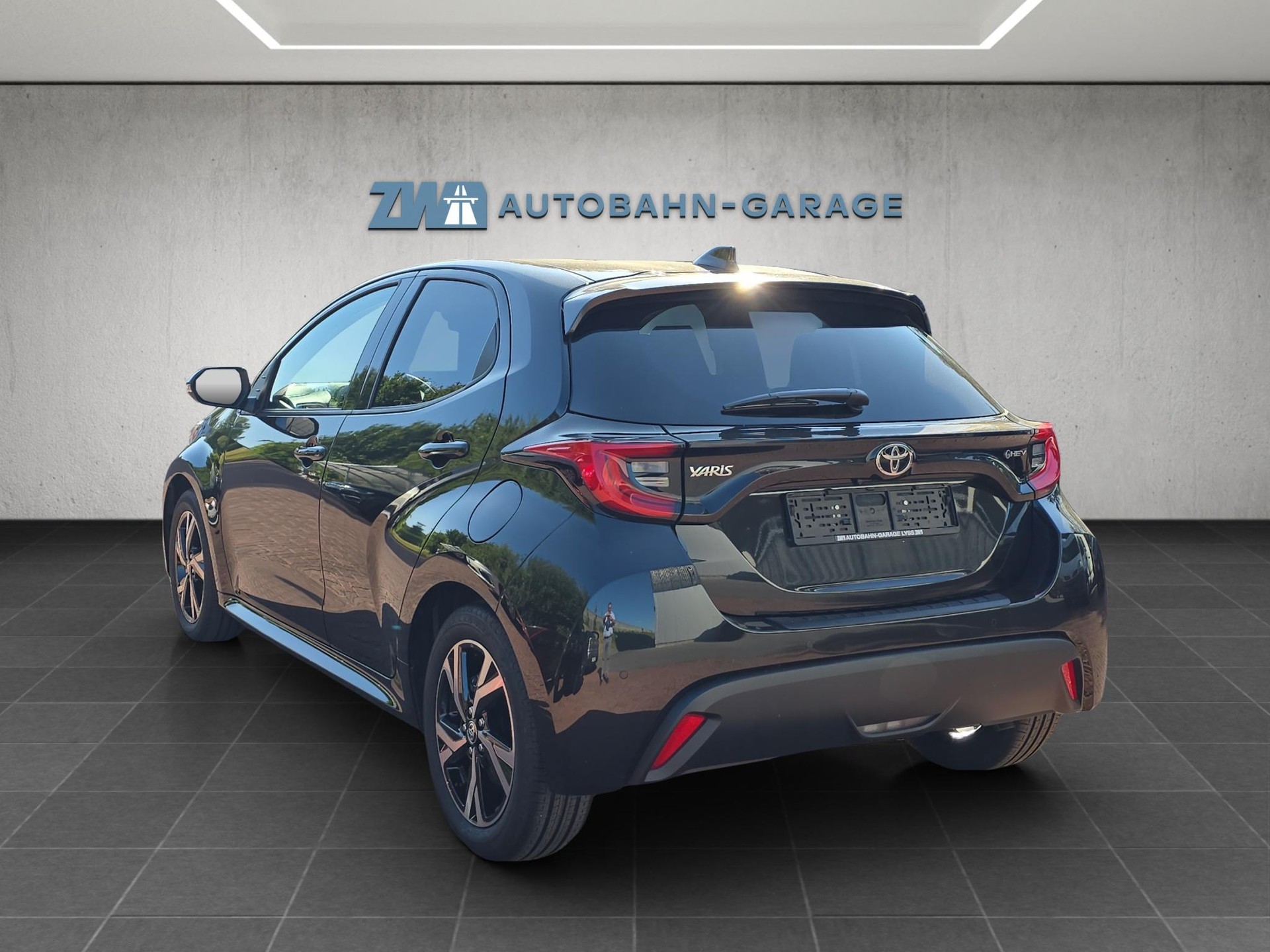 TOYOTA Yaris 1.5 VVT-i HSD Trend-image-2