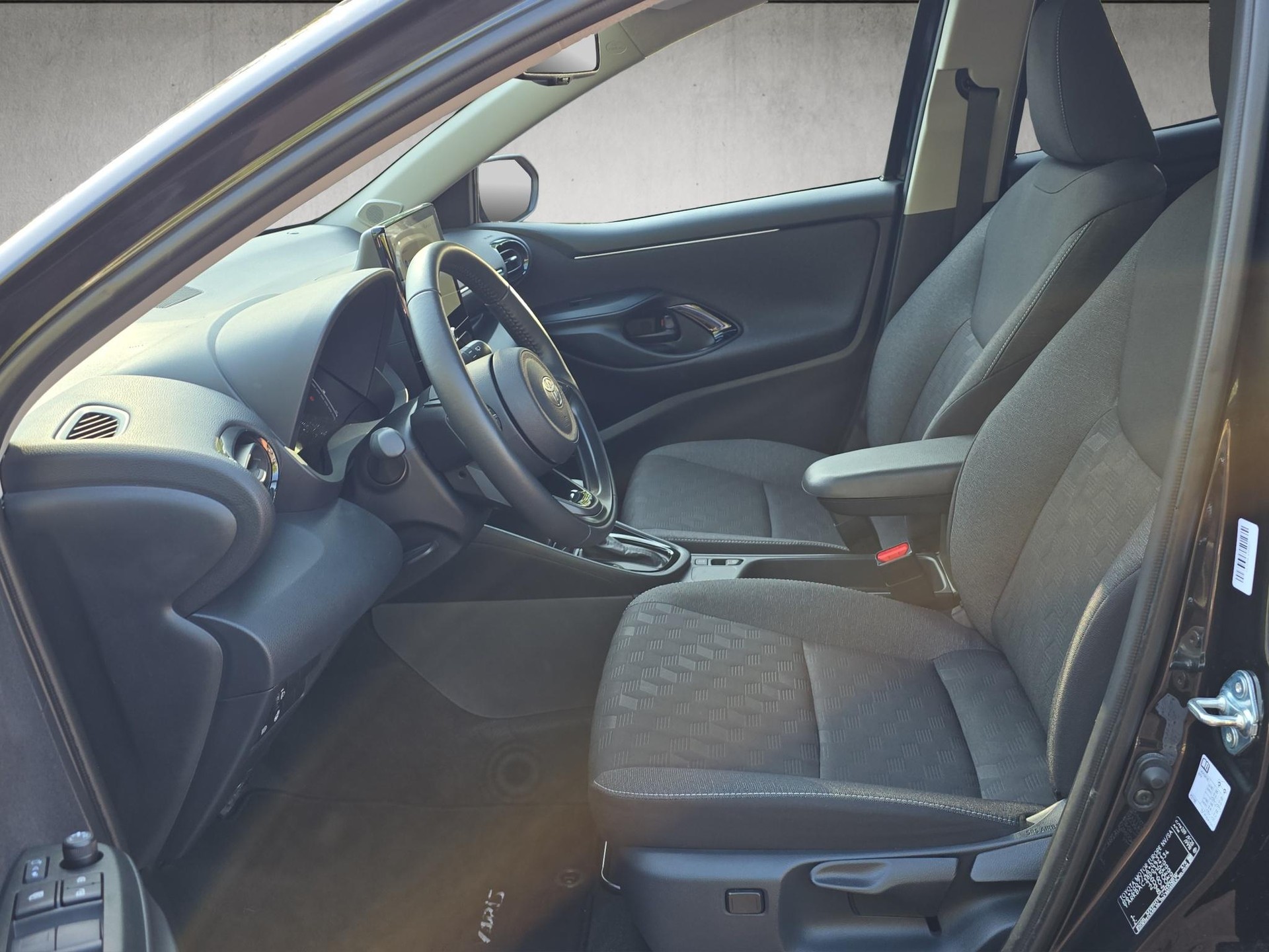 TOYOTA Yaris 1.5 VVT-i HSD Trend-image-9