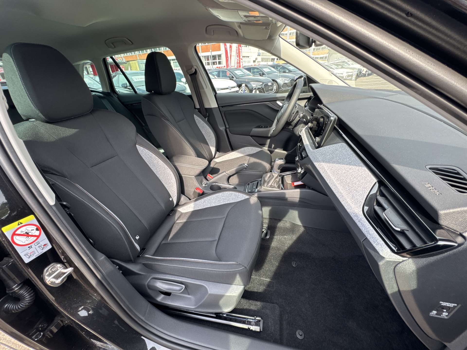 SKODA Kamiq 1.0 TSi Selection DSG-Automat-image-12