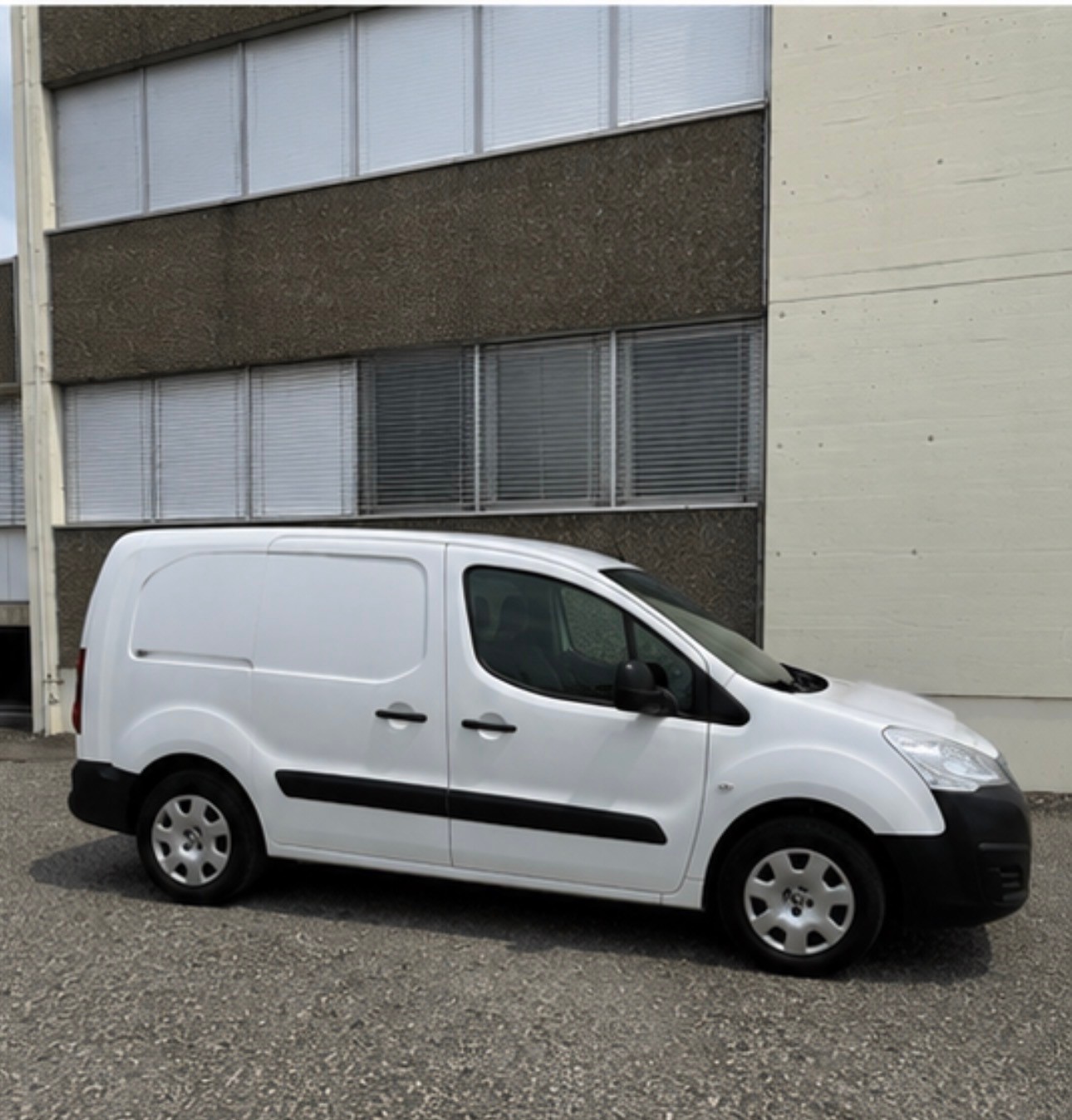 PEUGEOT 1.6 HDI 90 Active-image-0