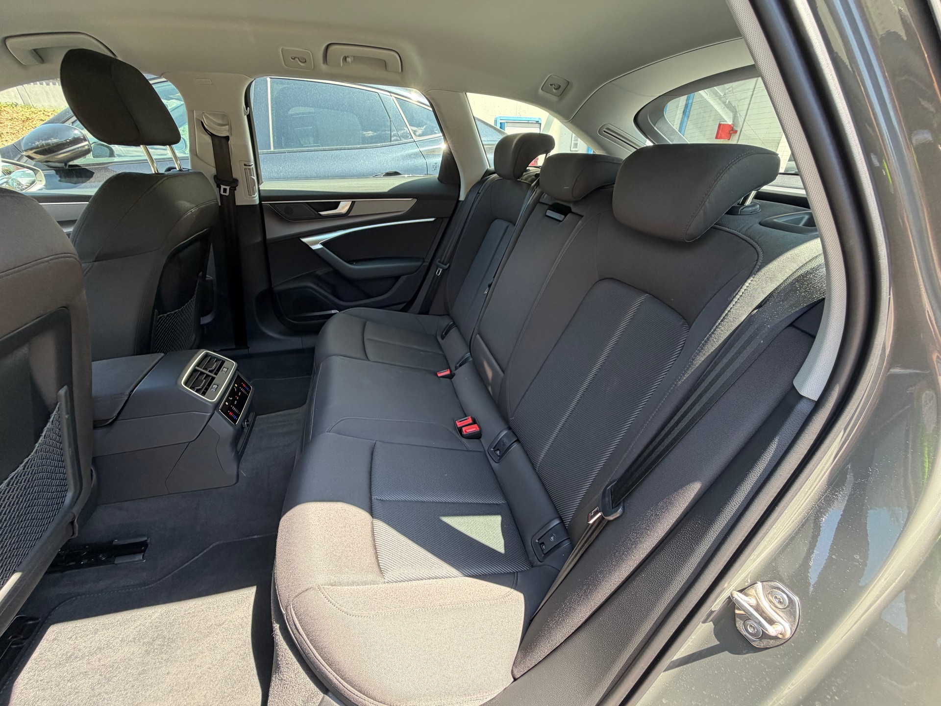 AUDI A6 Avant 40 TDI Sport Attraction quattro S-tronic-image-15