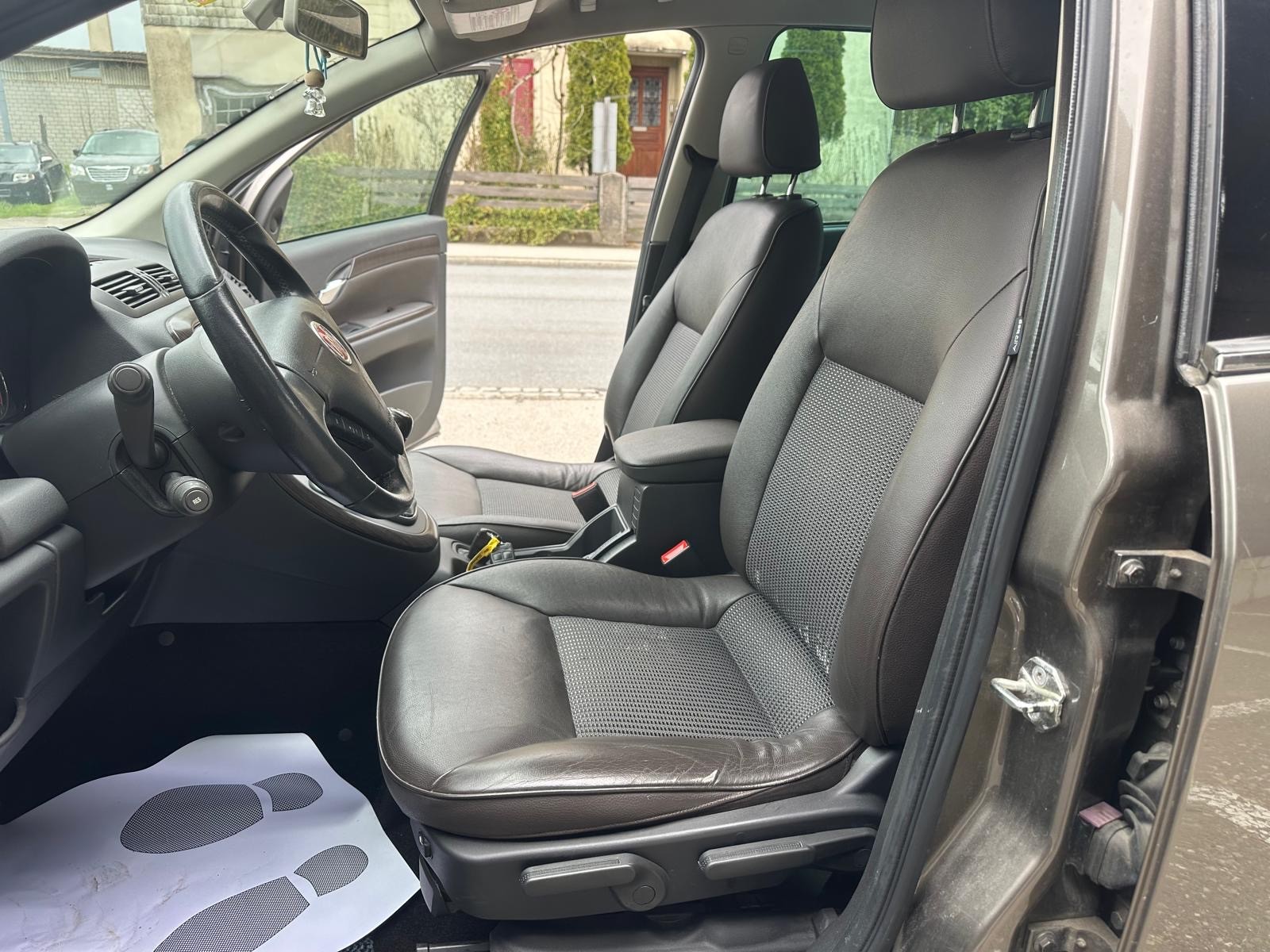 FIAT Croma 1.9 16V JTD Dynamic-image-7