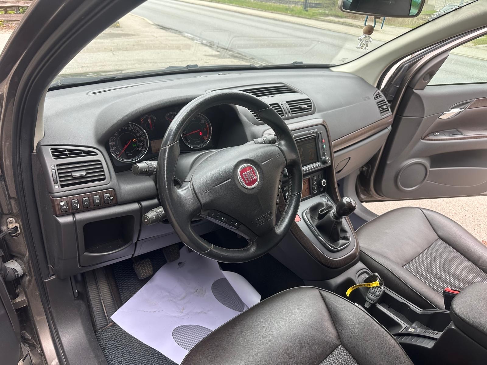 FIAT Croma 1.9 16V JTD Dynamic-image-8