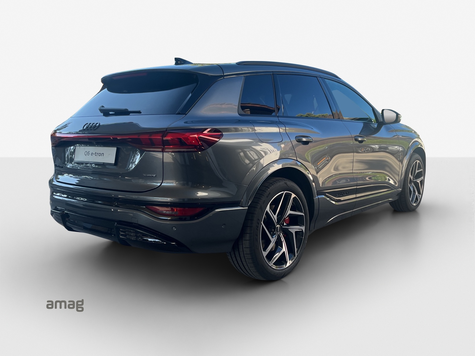 AUDI Q6 e-tron quattro-image-4