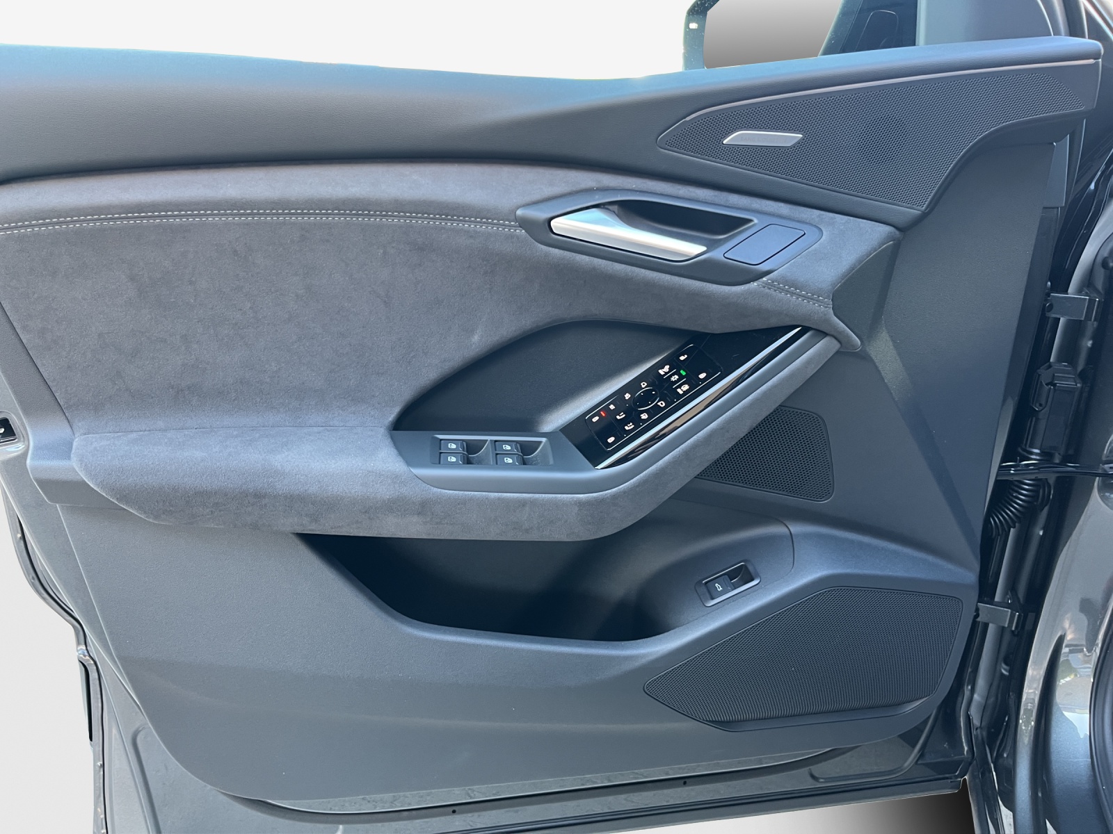 AUDI Q6 e-tron quattro-image-14