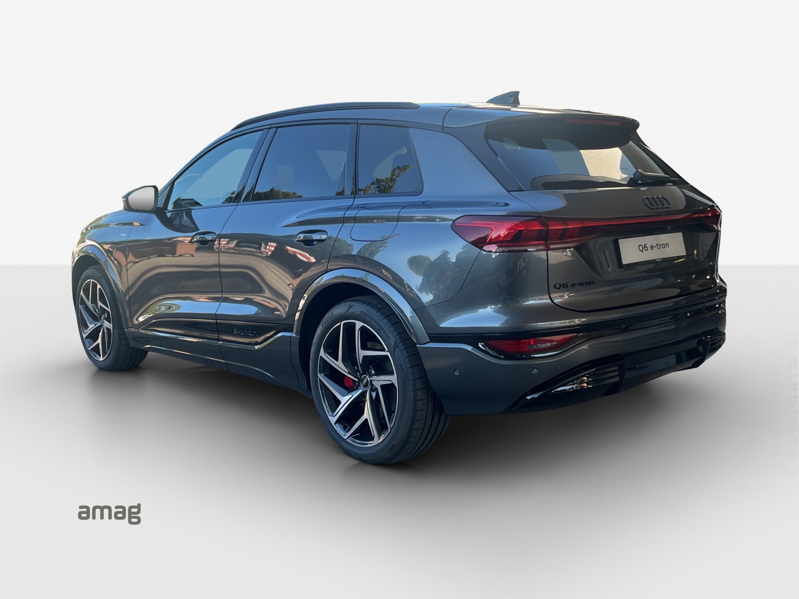 AUDI Q6 e-tron quattro-showroom-element-2