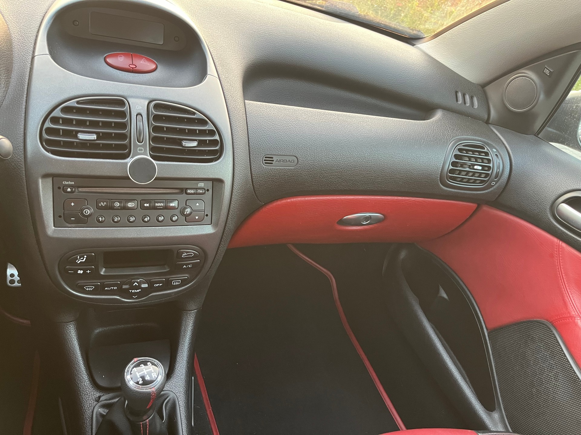 PEUGEOT 206 CC 2.0 16V Black & Silver Edition-image-10