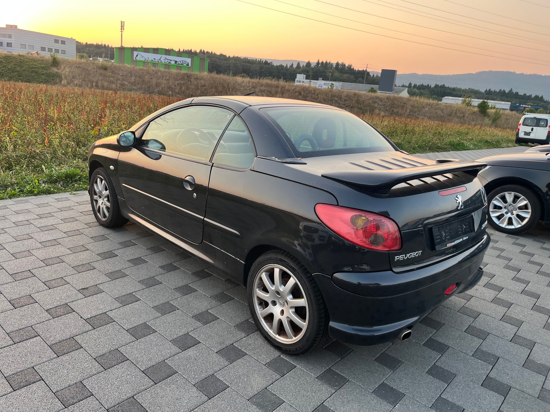 PEUGEOT 206 CC 2.0 16V Black & Silver Edition-image-4