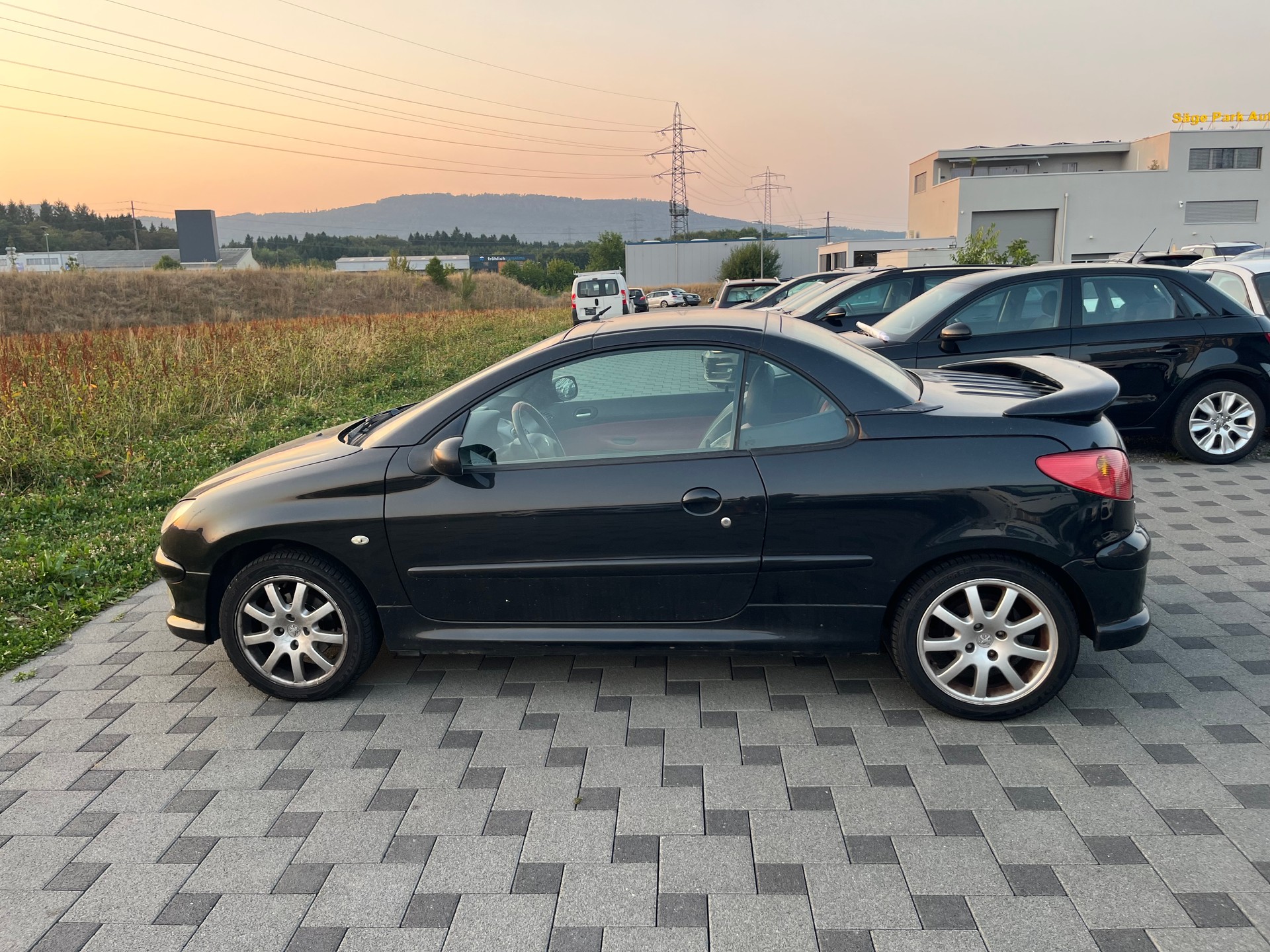 PEUGEOT 206 CC 2.0 16V Black & Silver Edition-image-5