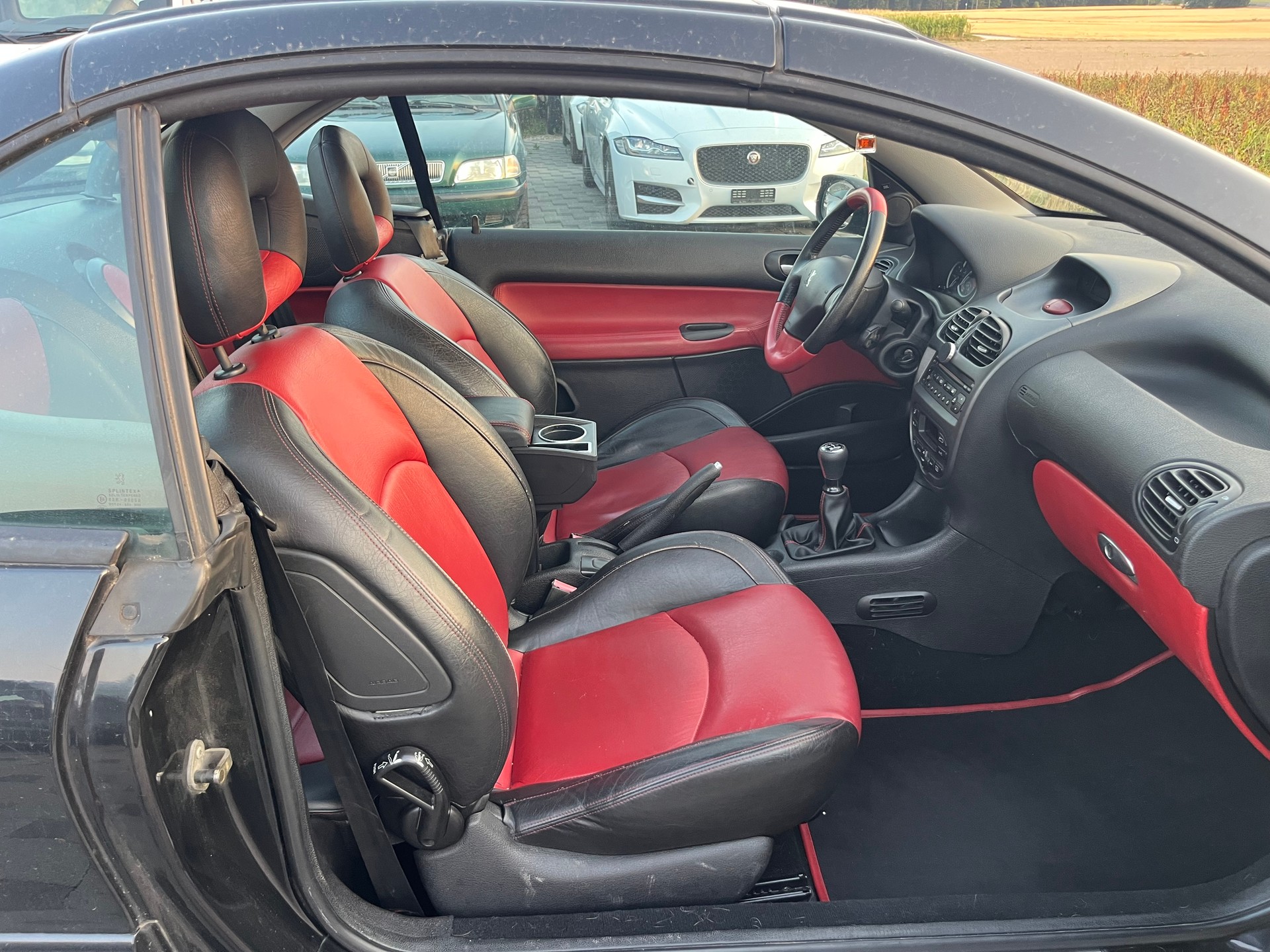 PEUGEOT 206 CC 2.0 16V Black & Silver Edition-image-8