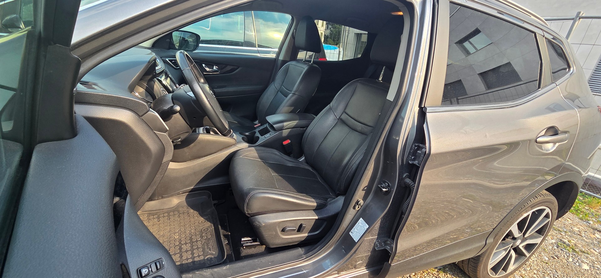 NISSAN Qashqai 1.6 dCi Swiss Edition ALL-MODE 4x4-image-6