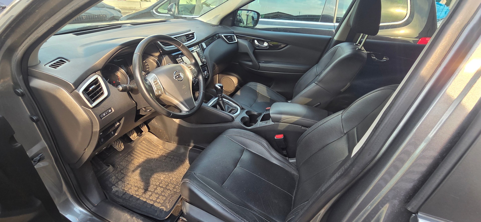 NISSAN Qashqai 1.6 dCi Swiss Edition ALL-MODE 4x4-image-4