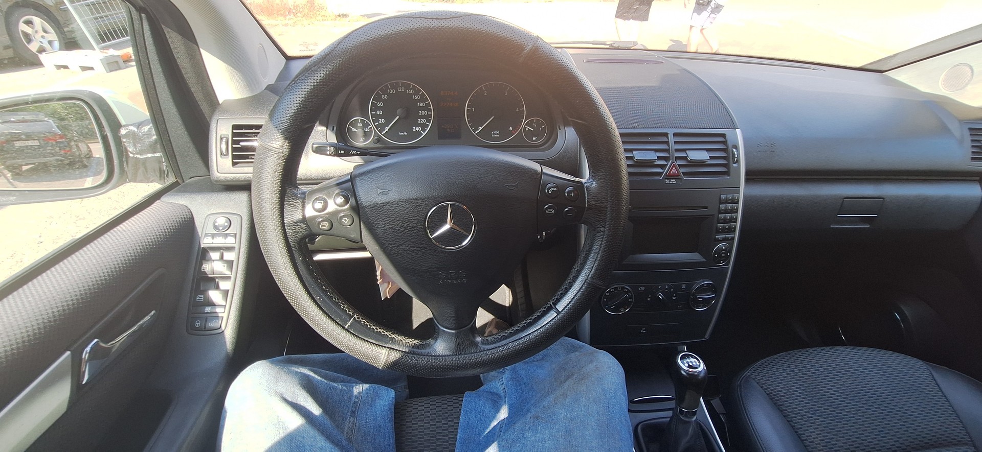 MERCEDES-BENZ A 180 CDI Avantgarde-image-24