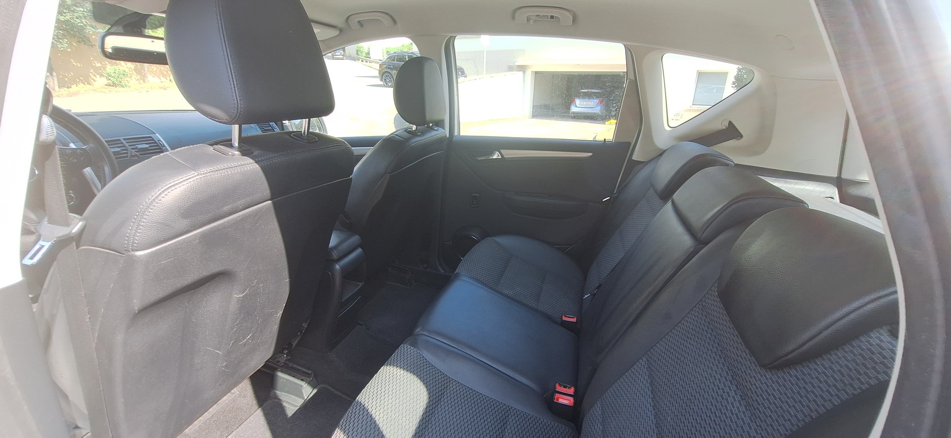 MERCEDES-BENZ A 180 CDI Avantgarde-image-9