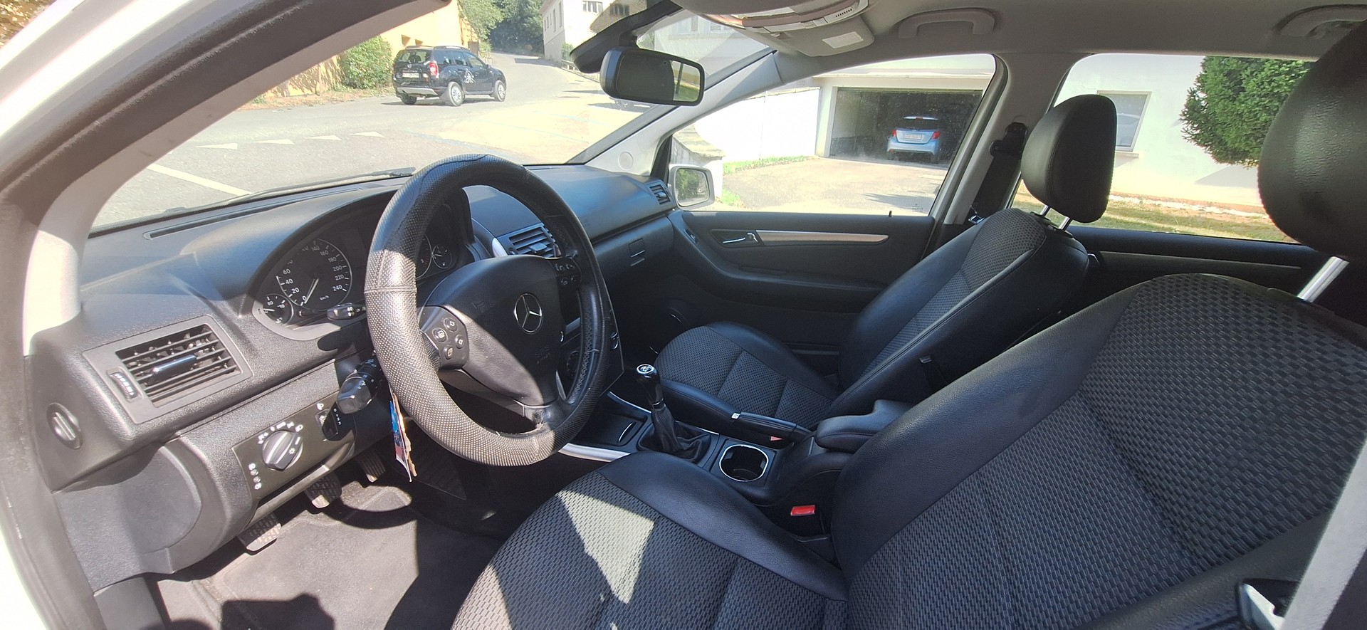 MERCEDES-BENZ A 180 CDI Avantgarde-image-8
