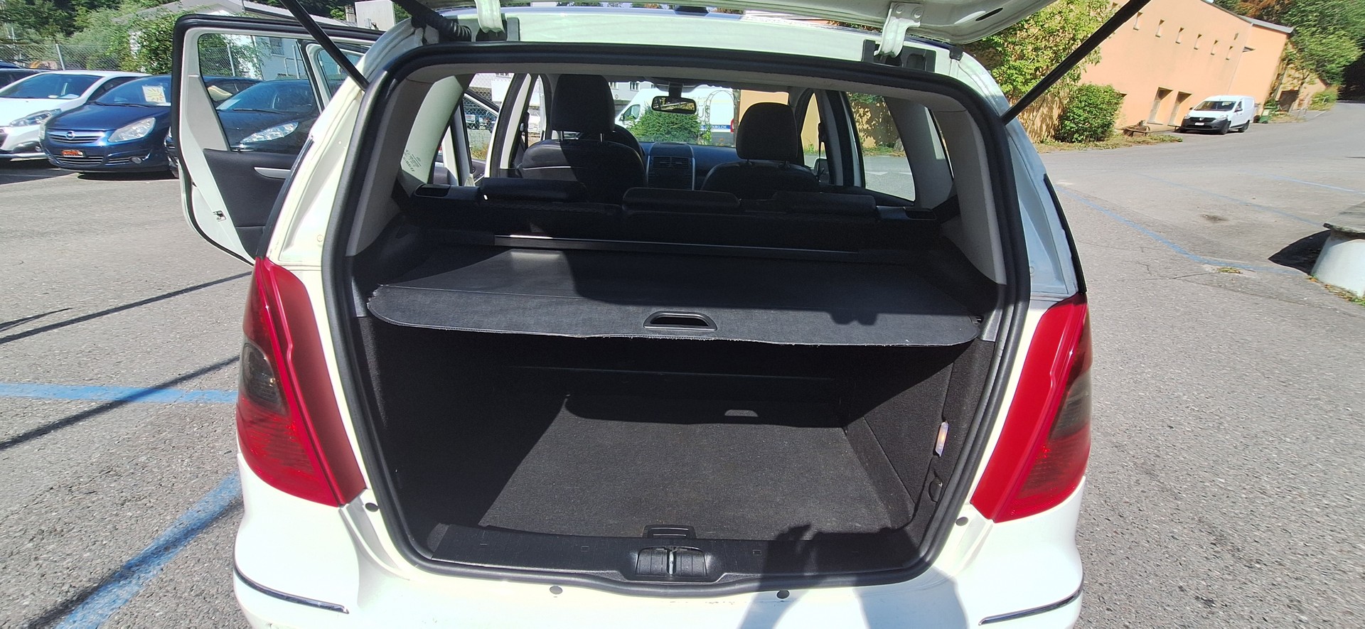 MERCEDES-BENZ A 180 CDI Avantgarde-image-10