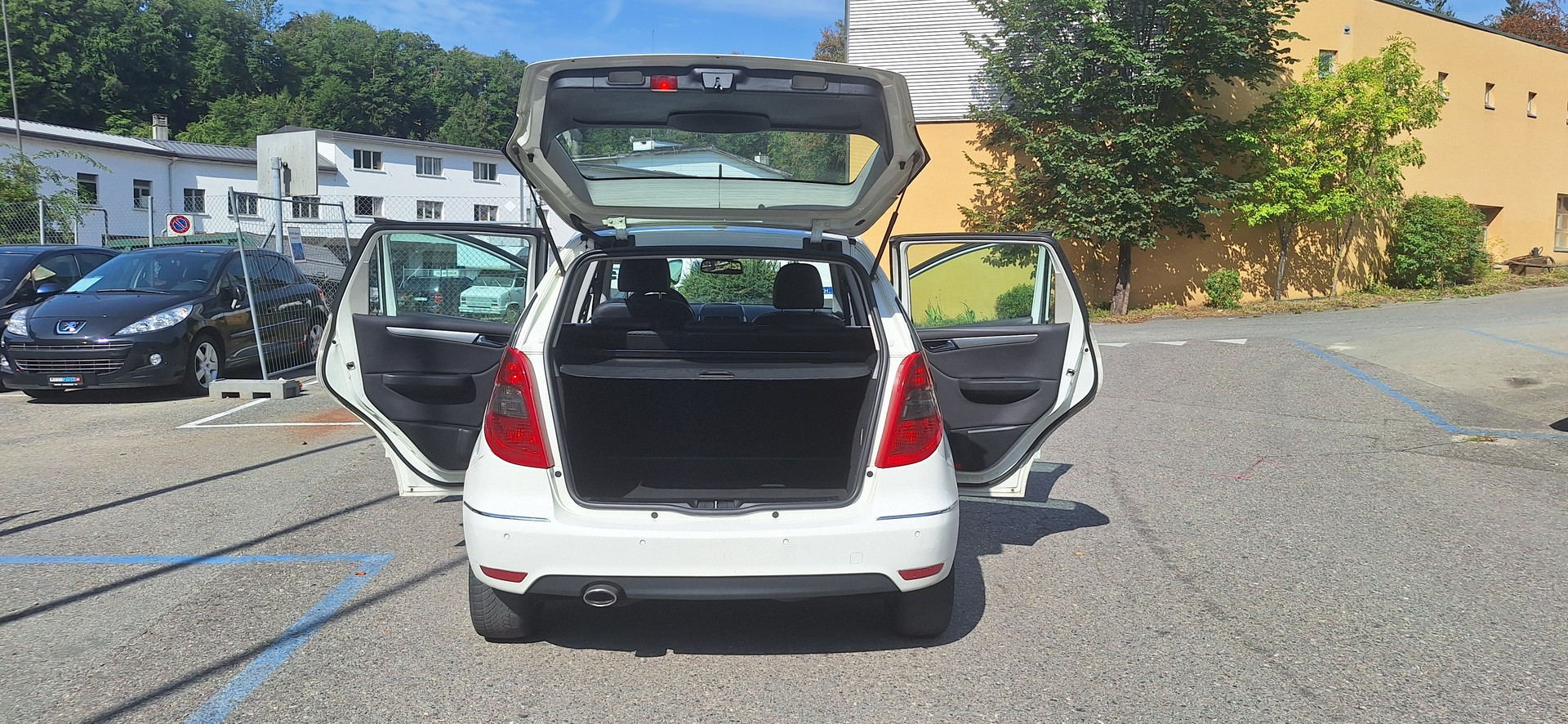 MERCEDES-BENZ A 180 CDI Avantgarde-image-17