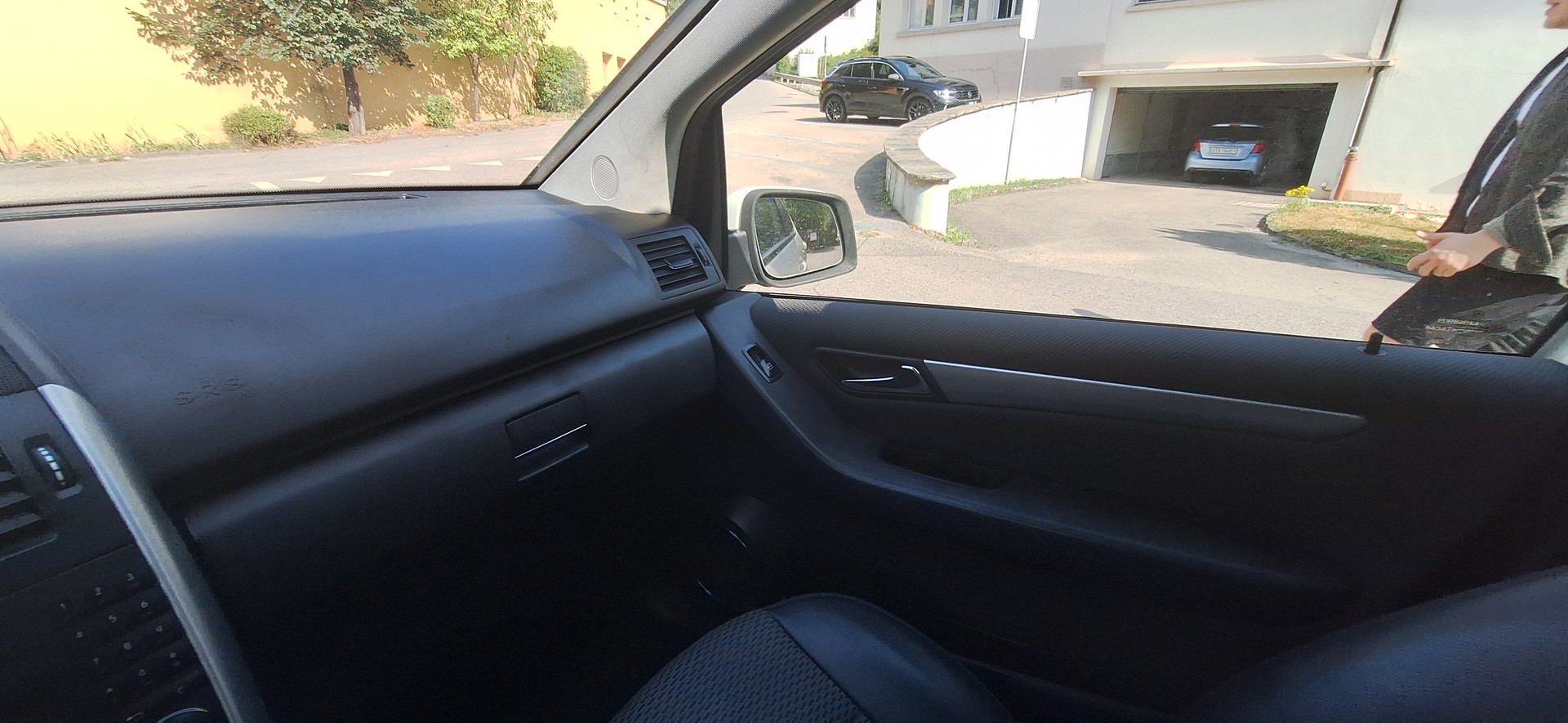 MERCEDES-BENZ A 180 CDI Avantgarde-image-23