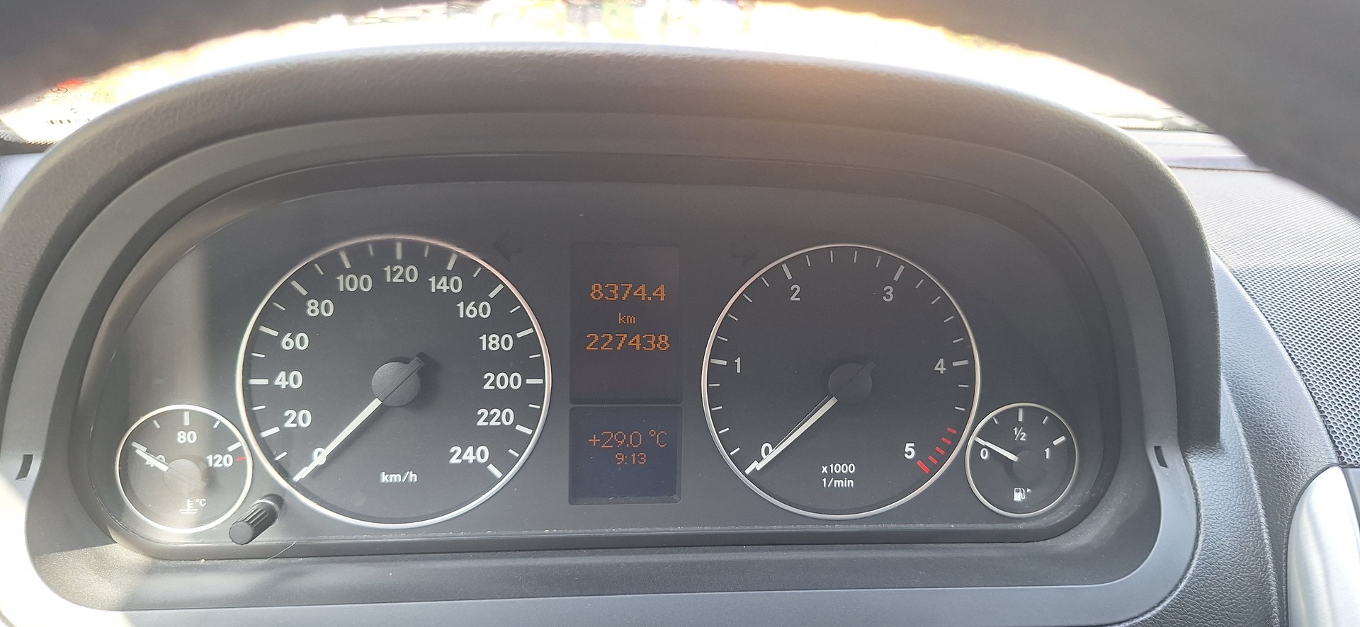 MERCEDES-BENZ A 180 CDI Avantgarde-image-25