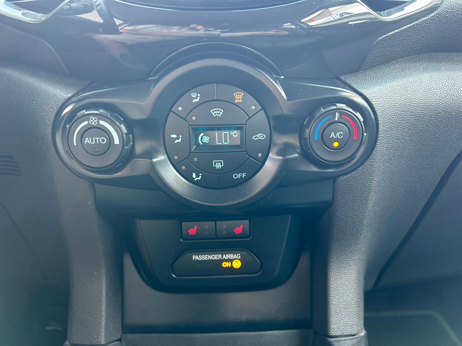 FORD EcoSport 1.0 SCTi Titanium-image-12