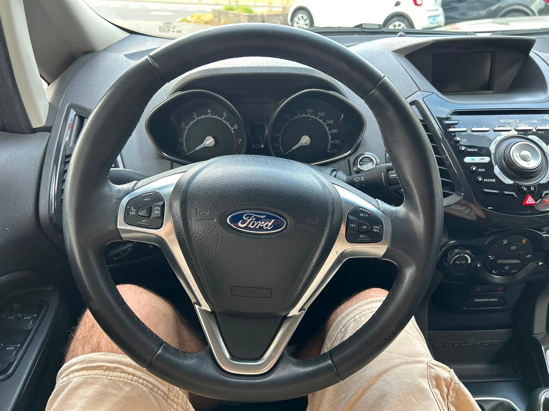 FORD EcoSport 1.0 SCTi Titanium-image-8
