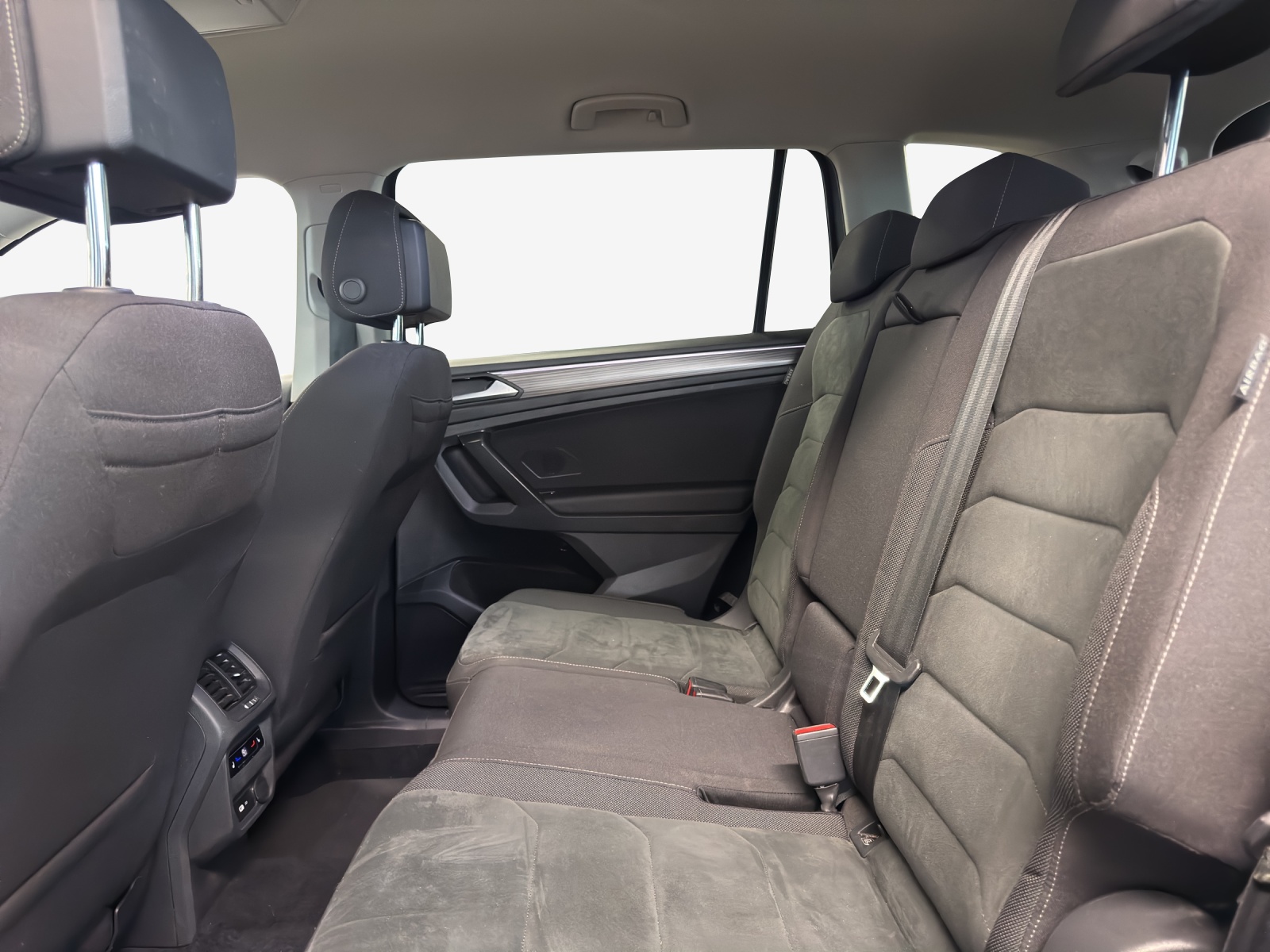 VW Tiguan Allspace 2.0TSI Elegance 4Motion DSG-image-11
