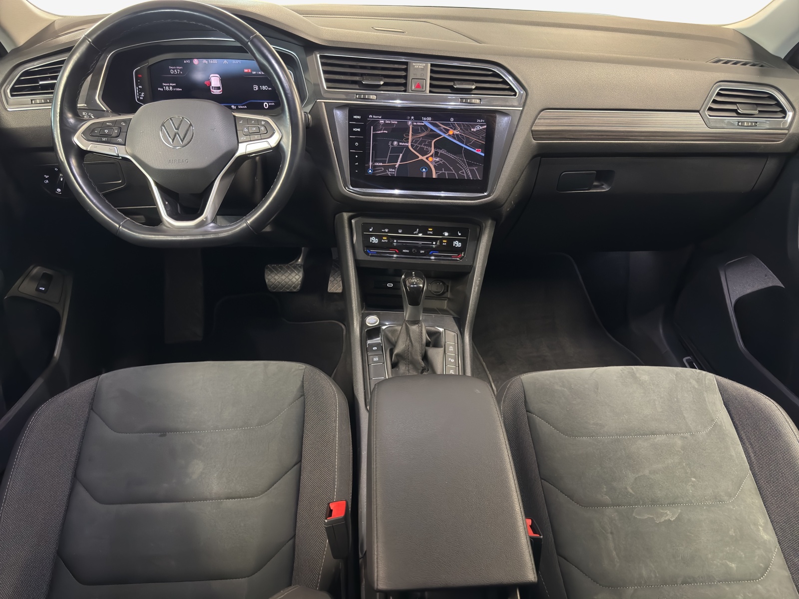 VW Tiguan Allspace 2.0TSI Elegance 4Motion DSG-image-8