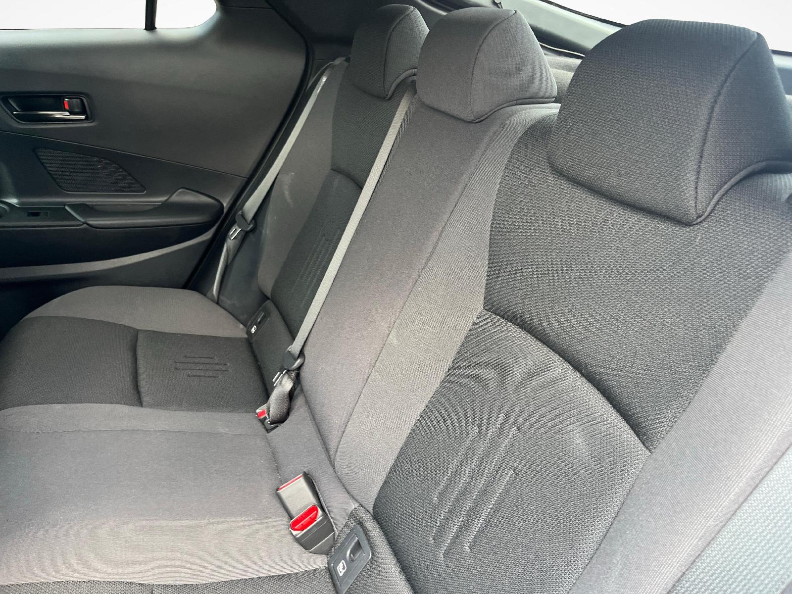 TOYOTA C-HR 2.0 PHEV Swiss Edition-image-11