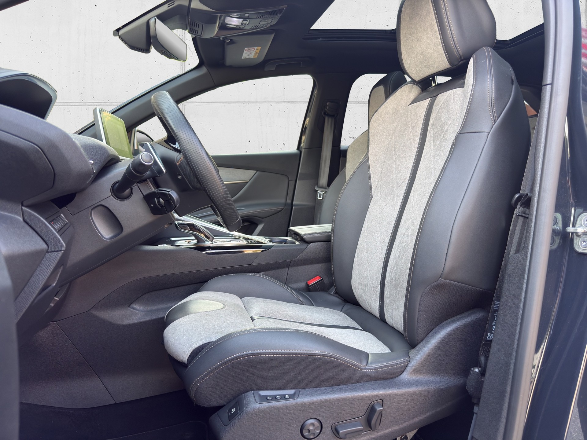 PEUGEOT 3008 300e Hybrid4 GT EAT8-image-7