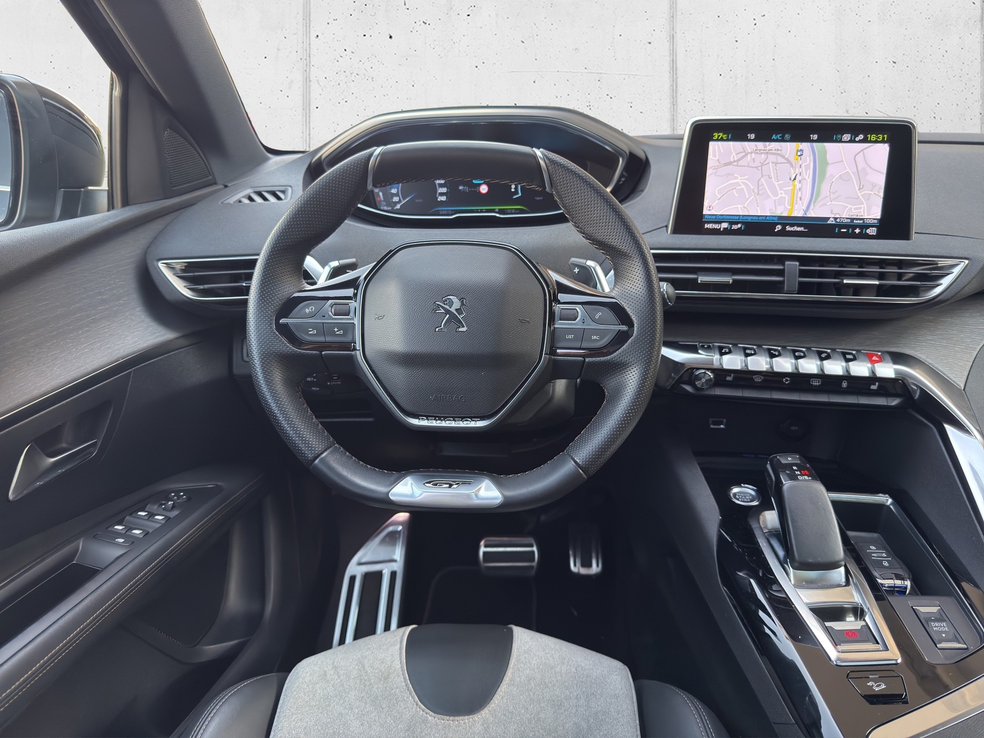 PEUGEOT 3008 300e Hybrid4 GT EAT8-image-11