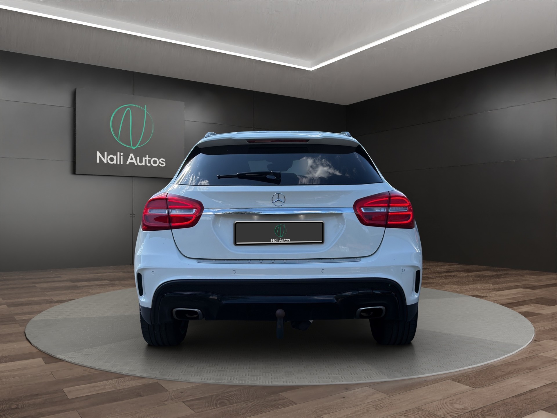 MERCEDES-BENZ GLA 250 AMG Line 4Matic 7G-DCT-image-4
