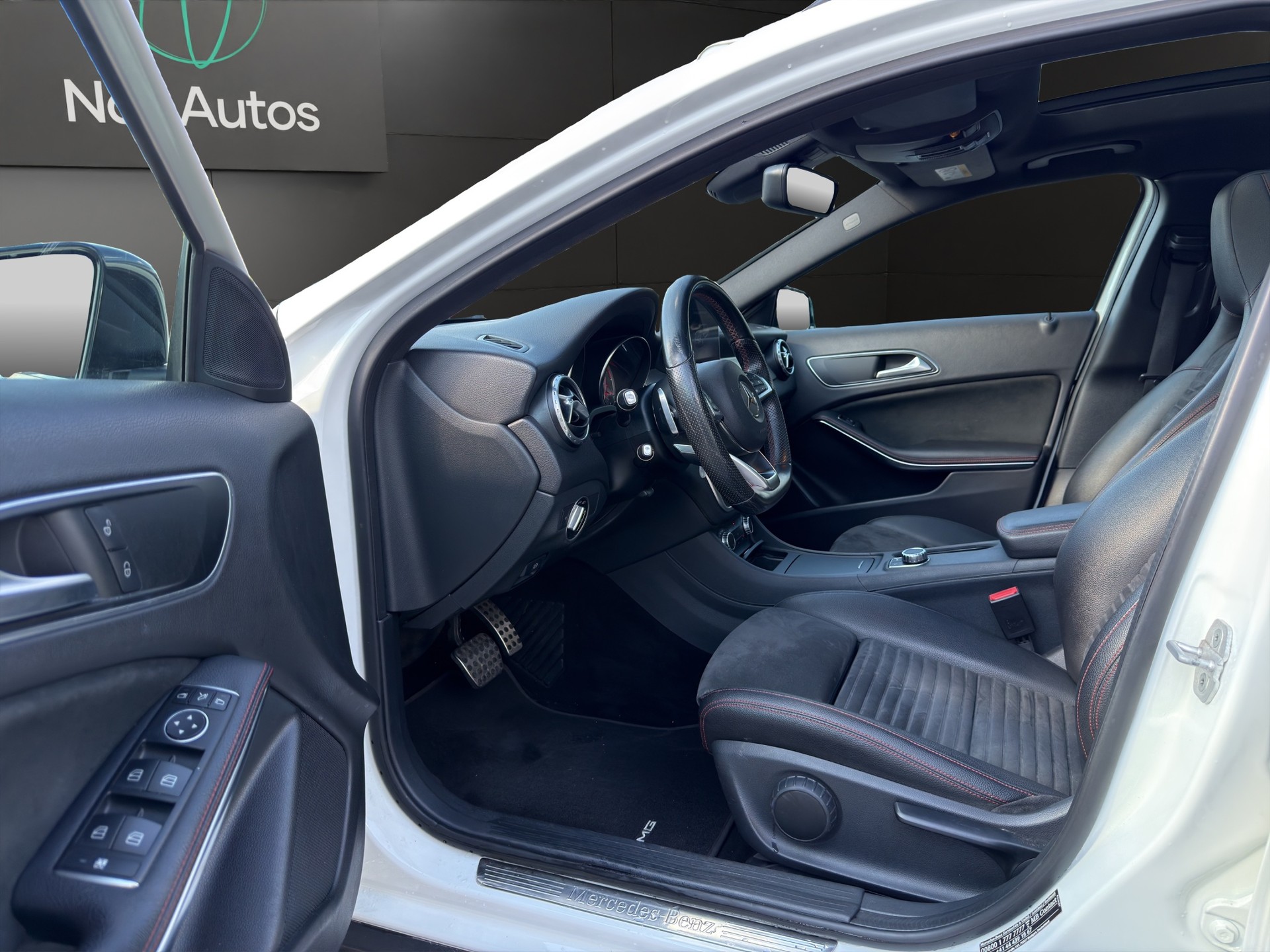 MERCEDES-BENZ GLA 250 AMG Line 4Matic 7G-DCT-image-9