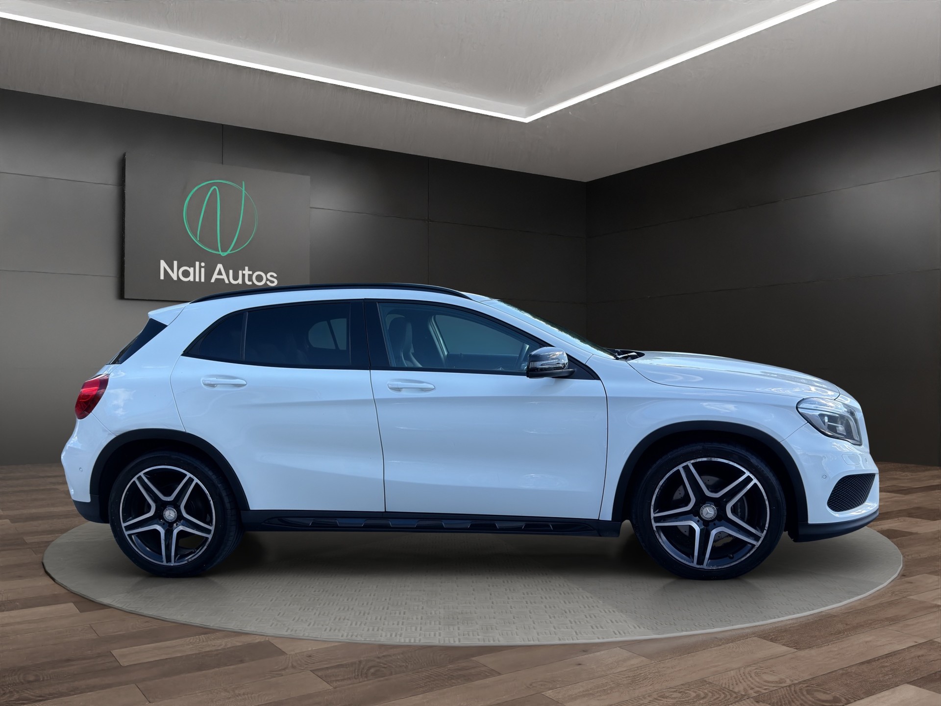 MERCEDES-BENZ GLA 250 AMG Line 4Matic 7G-DCT-image-6