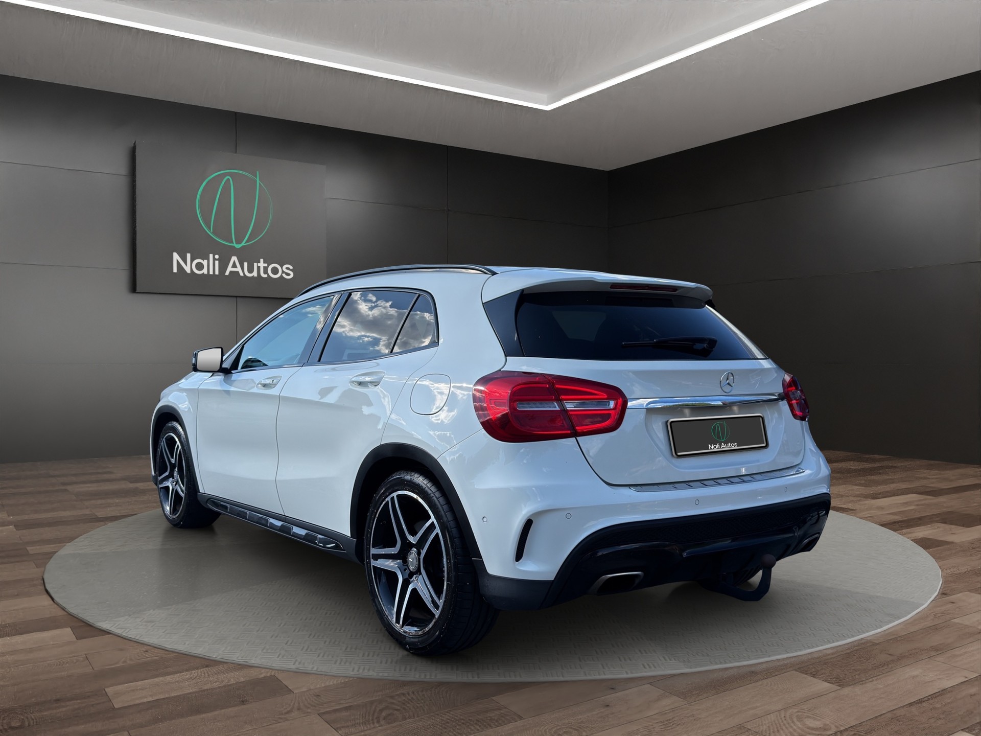 MERCEDES-BENZ GLA 250 AMG Line 4Matic 7G-DCT-image-3