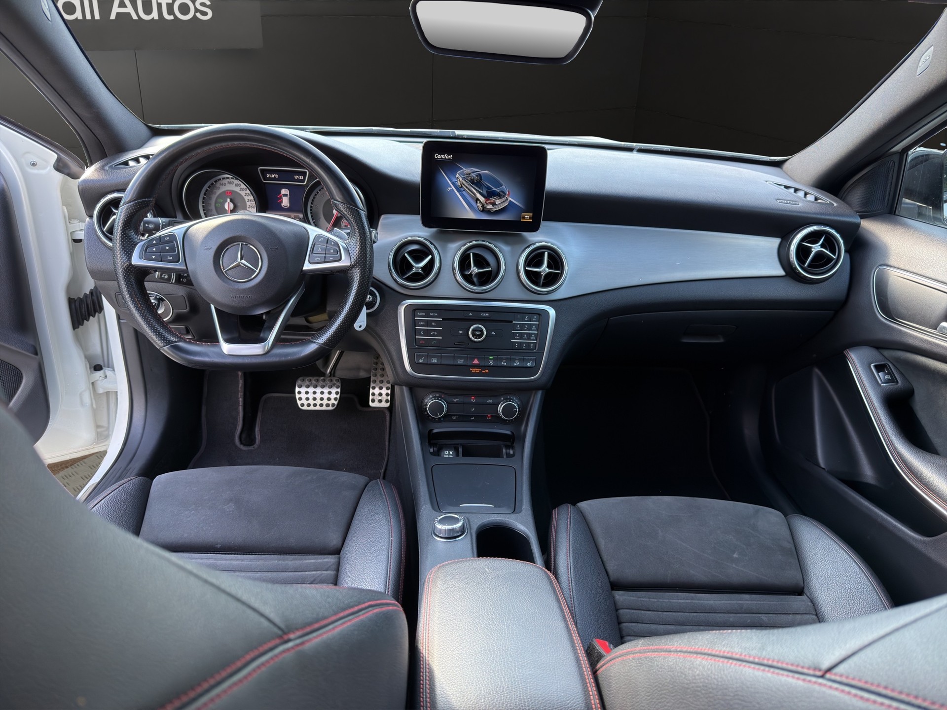MERCEDES-BENZ GLA 250 AMG Line 4Matic 7G-DCT-image-13