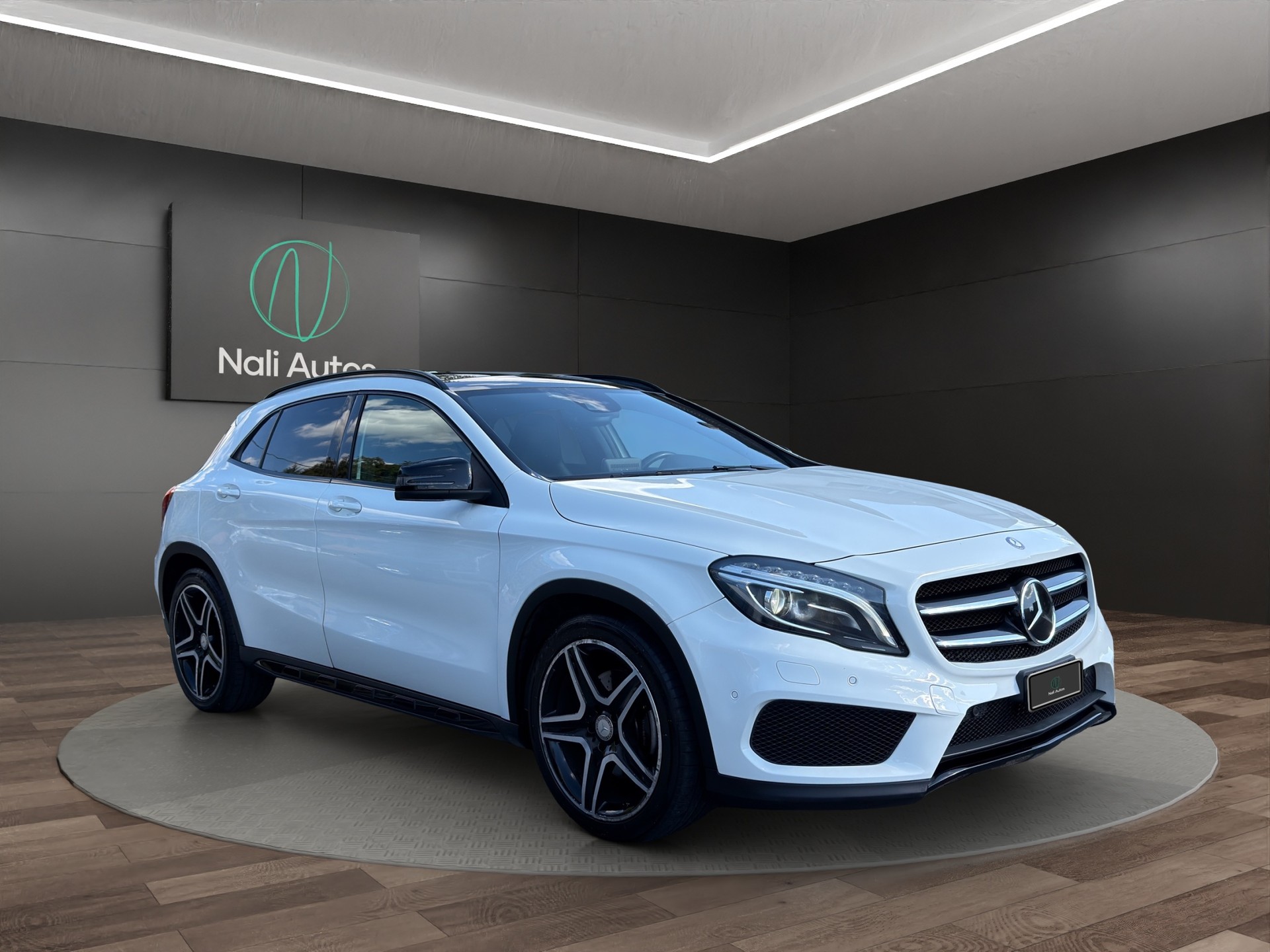 MERCEDES-BENZ GLA 250 AMG Line 4Matic 7G-DCT-image-1