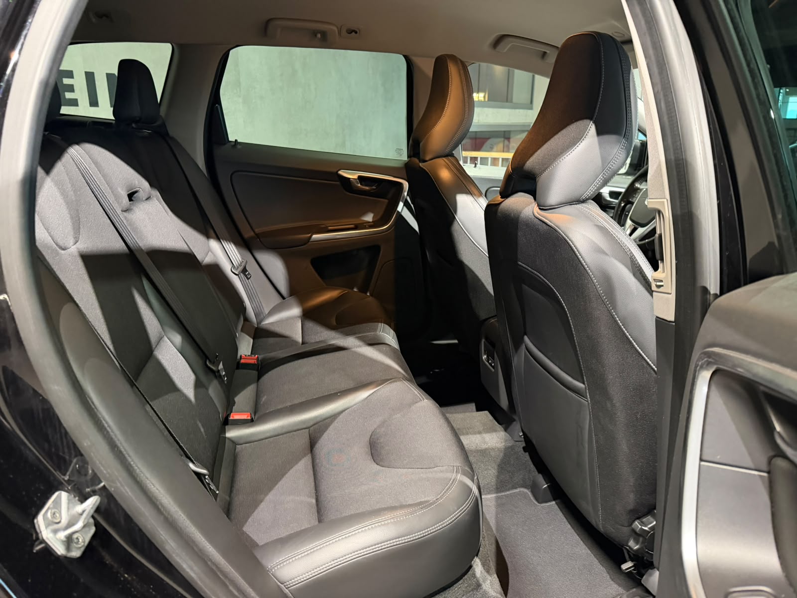 VOLVO XC60 D4 AWD Momentum Geartronic (CH)-image-15